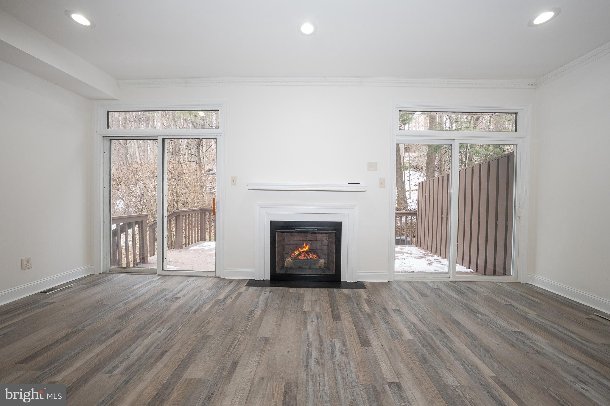 EARLES LAKE - Residential