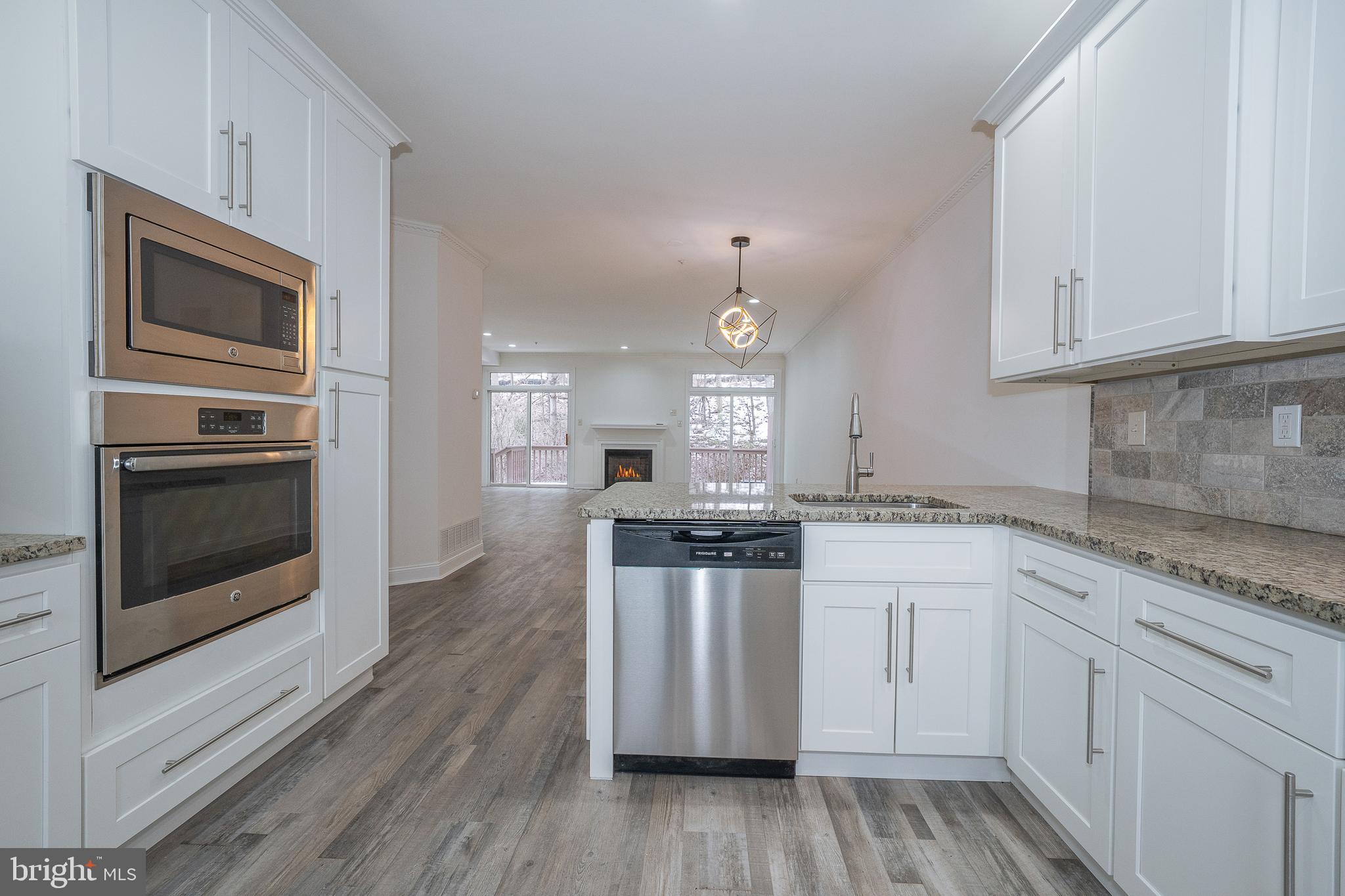 EARLES LAKE - Residential