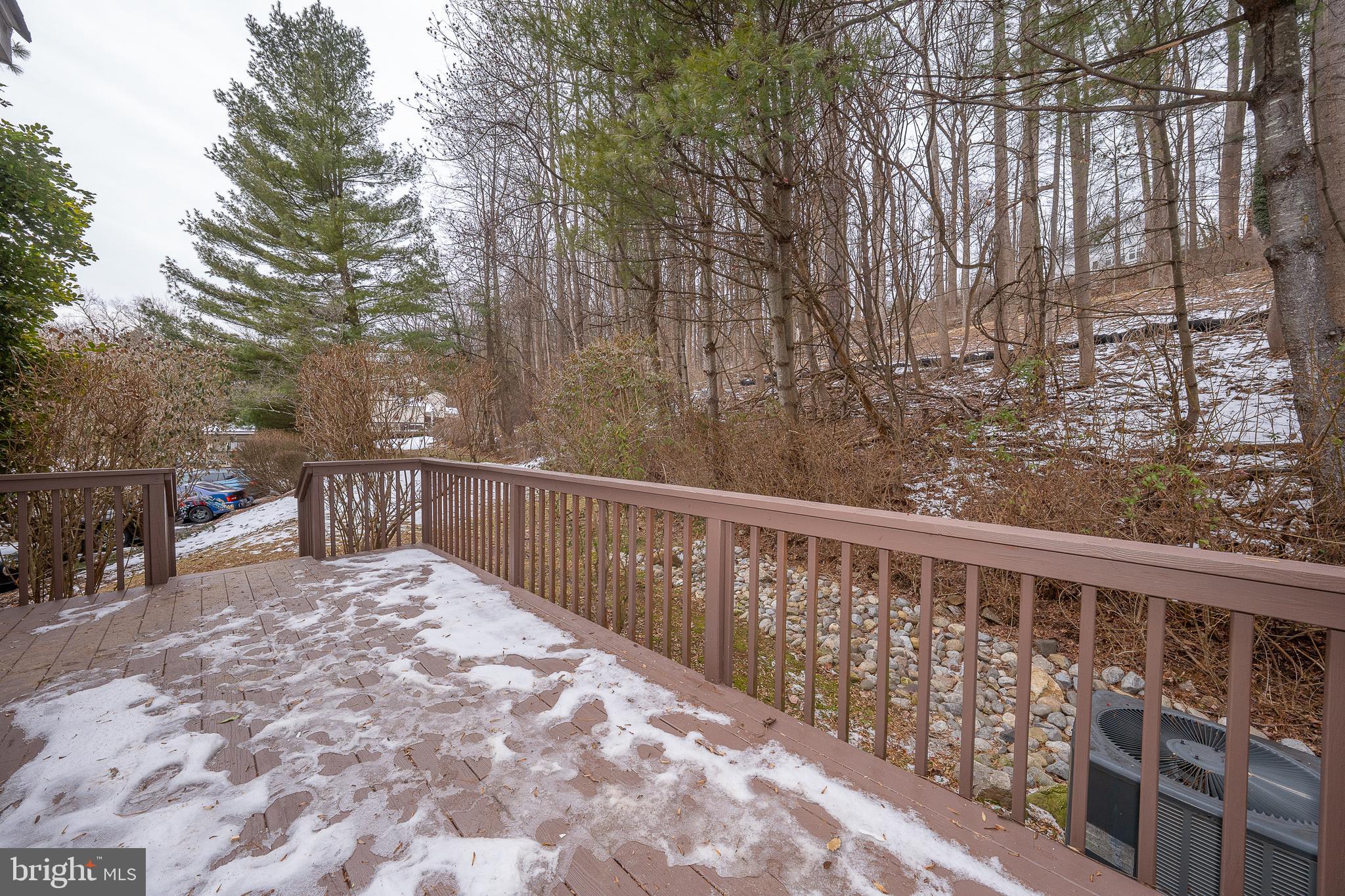 EARLES LAKE - Residential