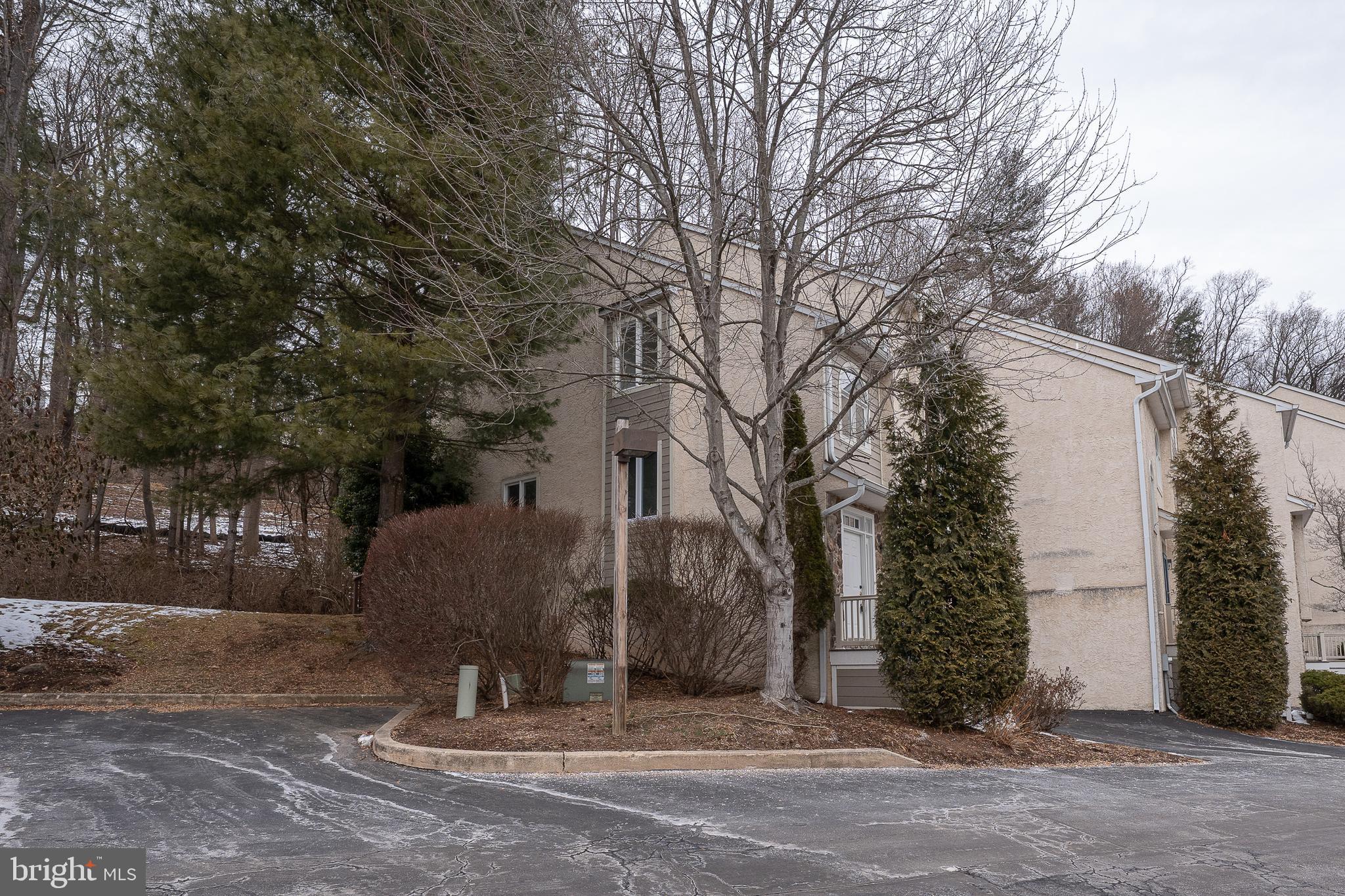 EARLES LAKE - Residential