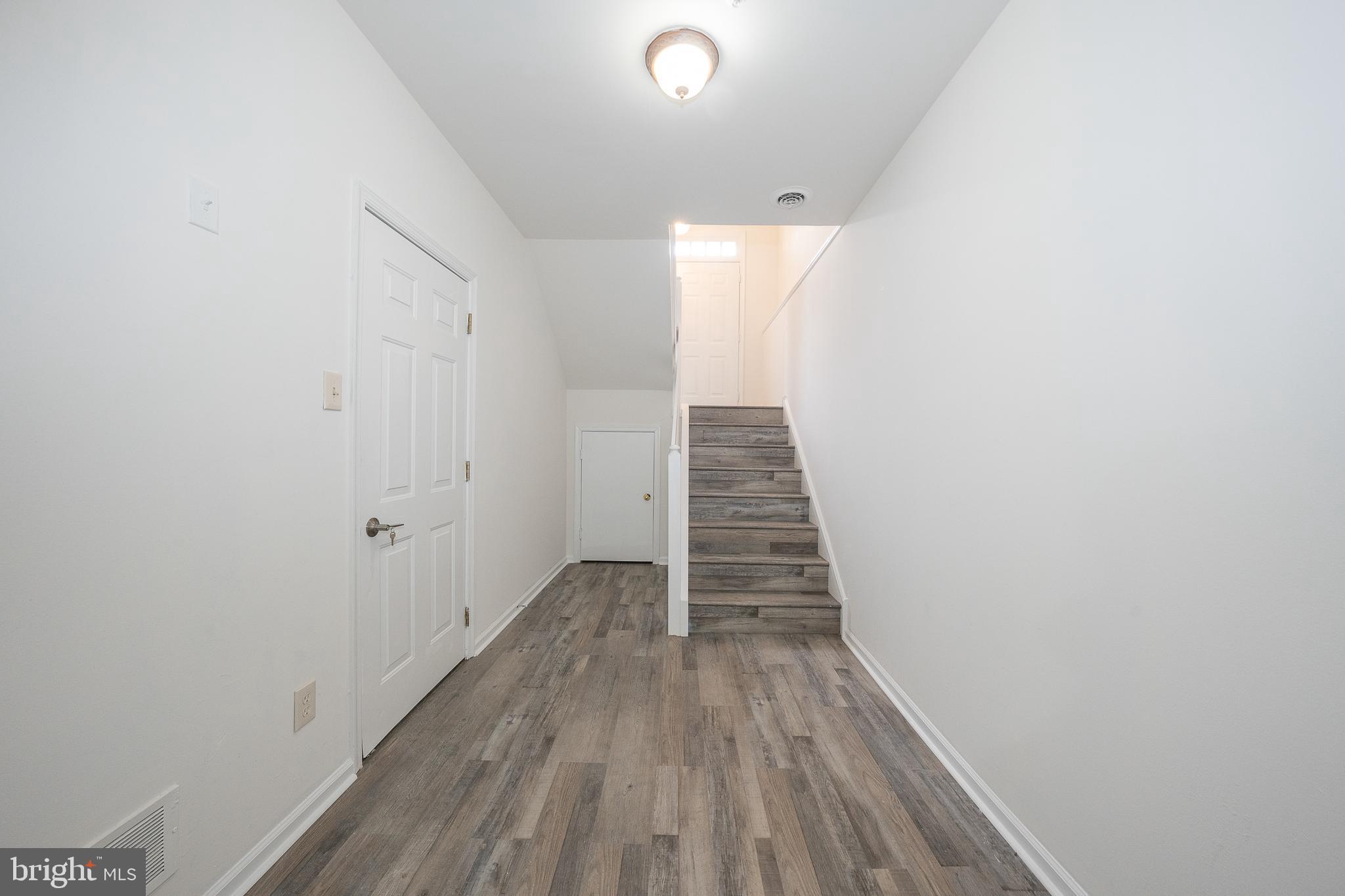 EARLES LAKE - Residential