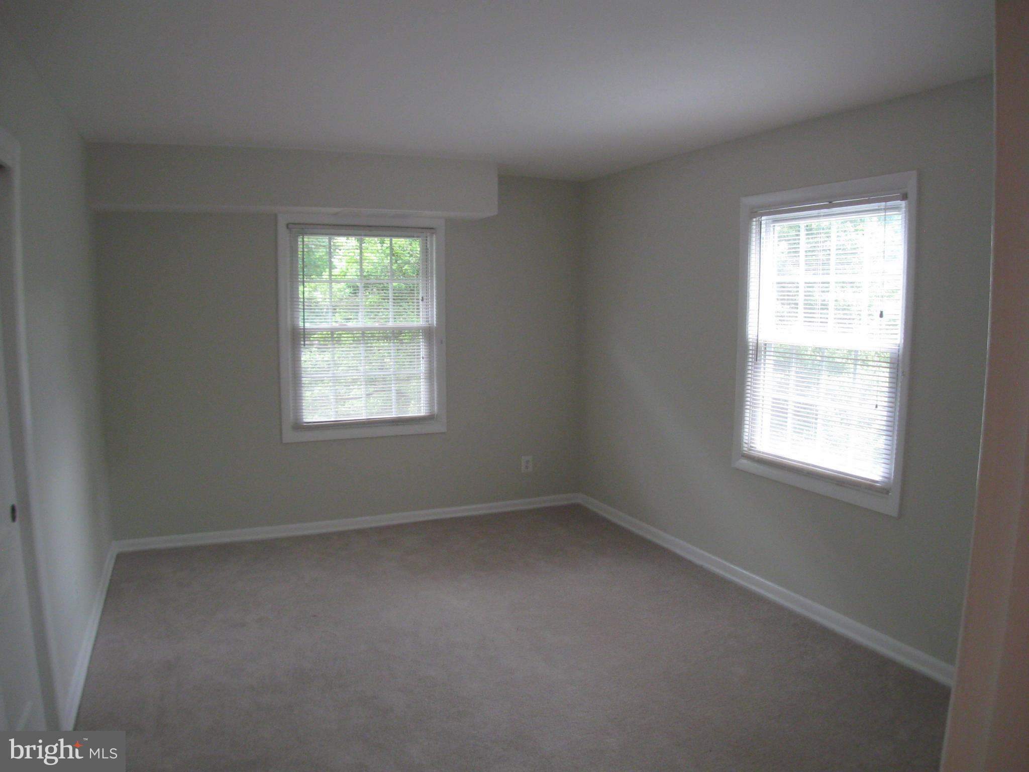 LYNDHURST CONDOS - Residential