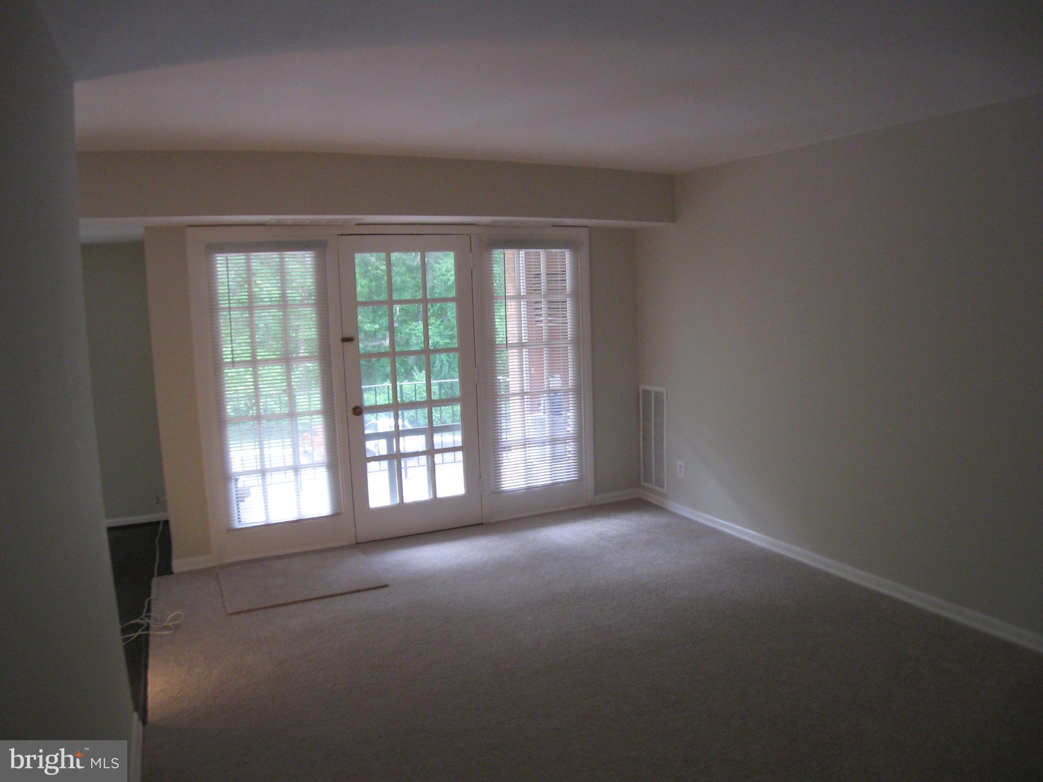 LYNDHURST CONDOS - Residential