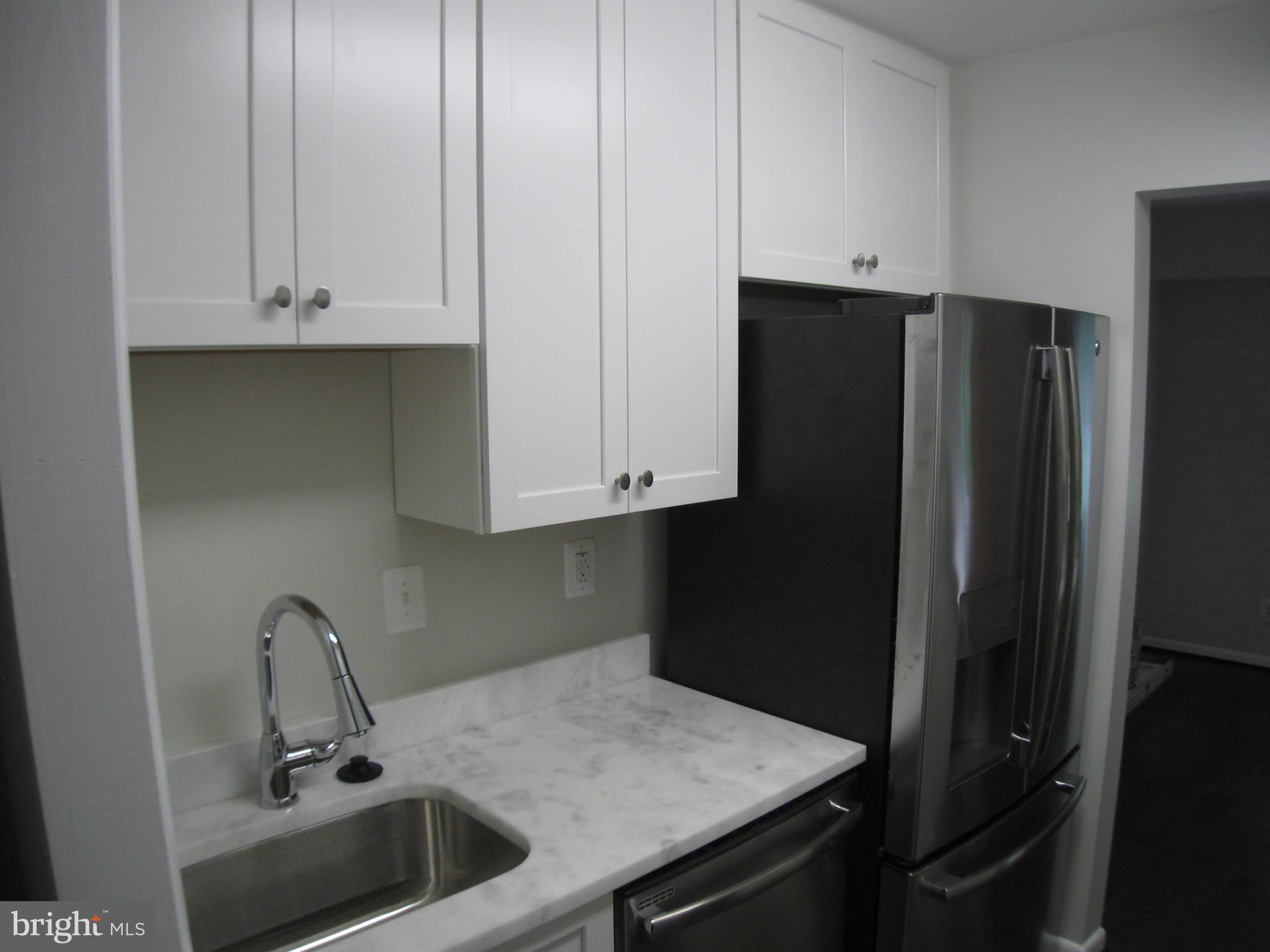 LYNDHURST CONDOS - Residential