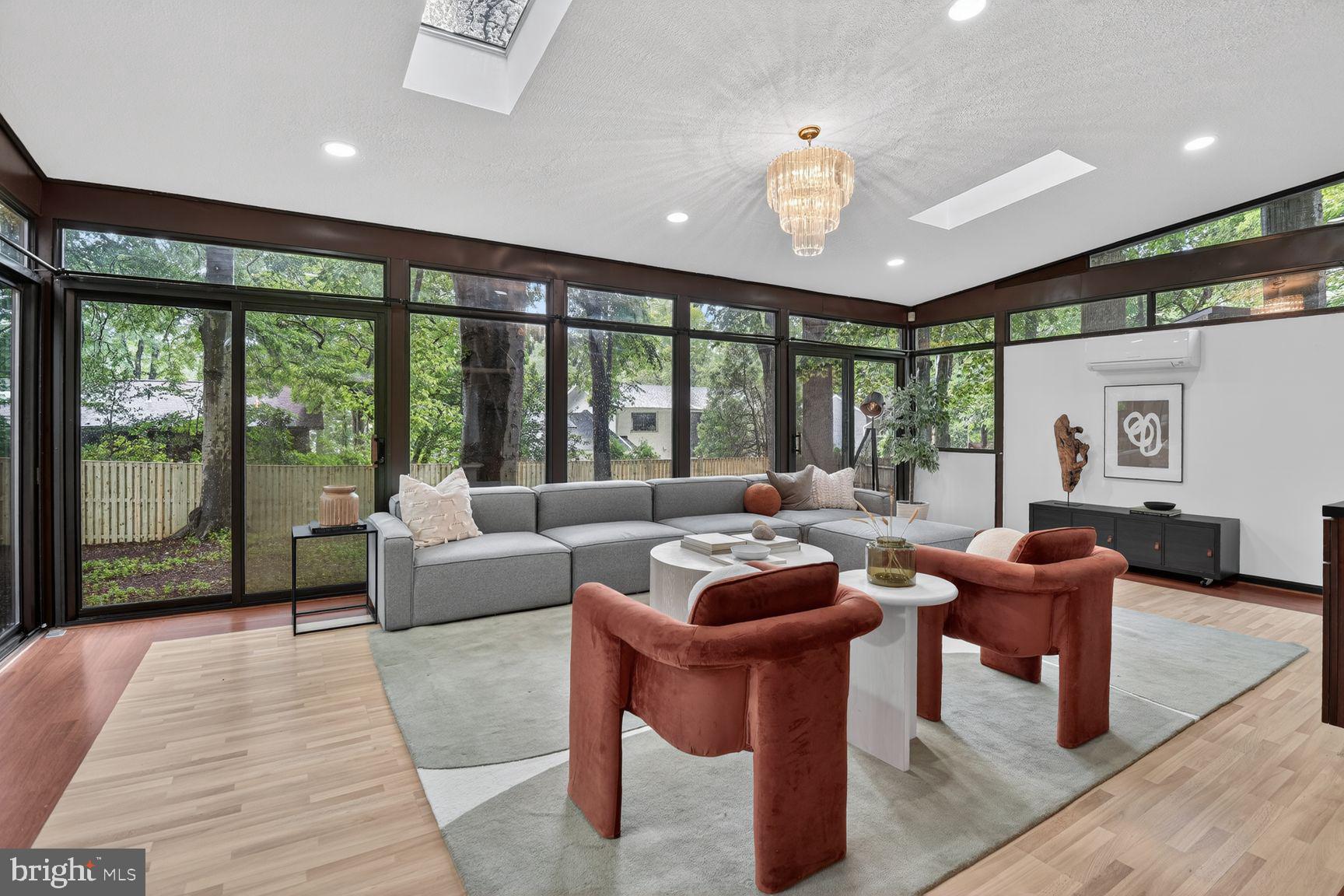 CARDEROCK SPRINGS - Residential