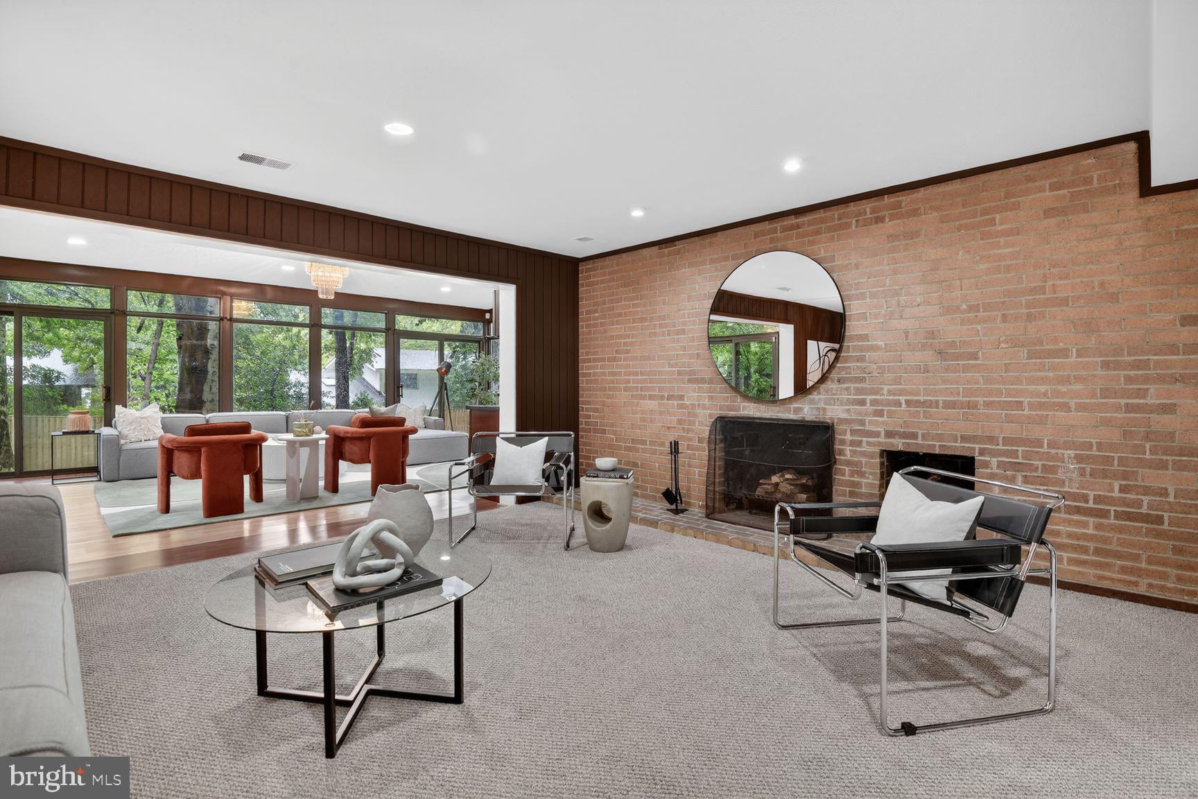 CARDEROCK SPRINGS - Residential