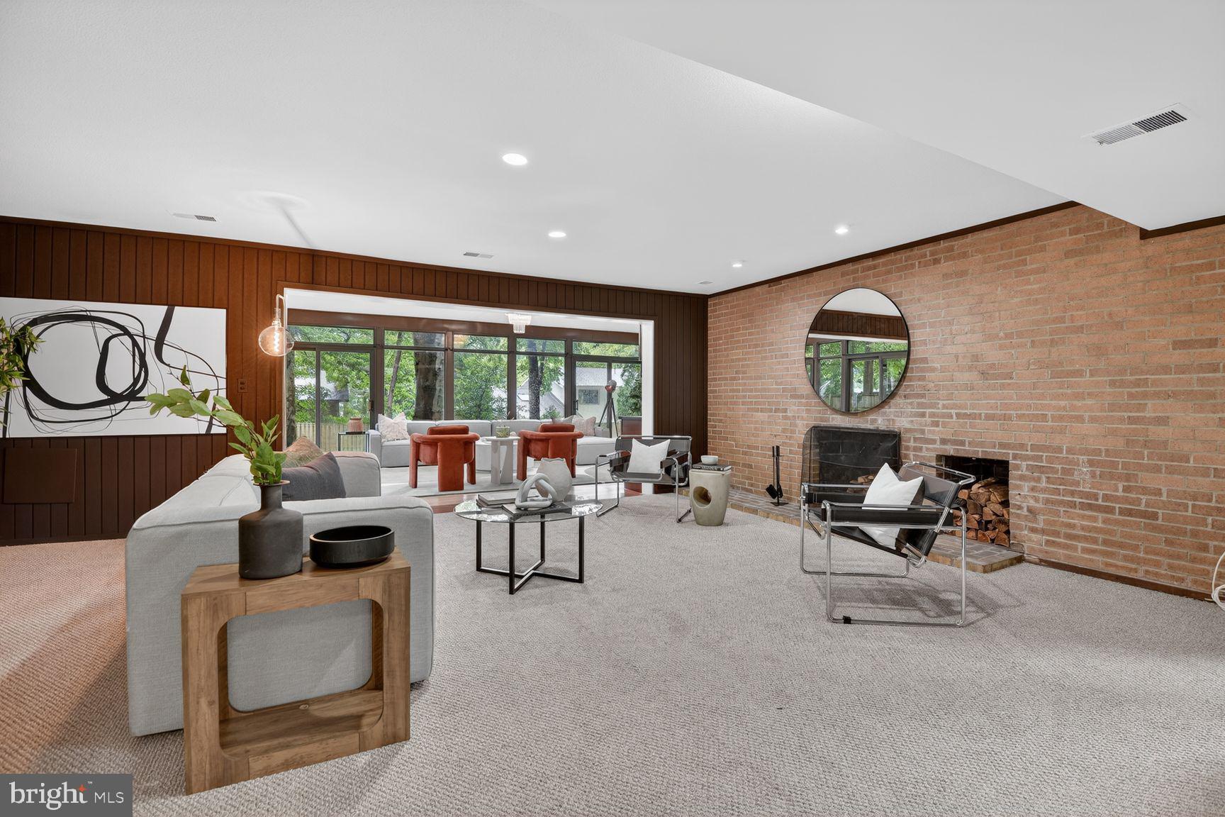 CARDEROCK SPRINGS - Residential