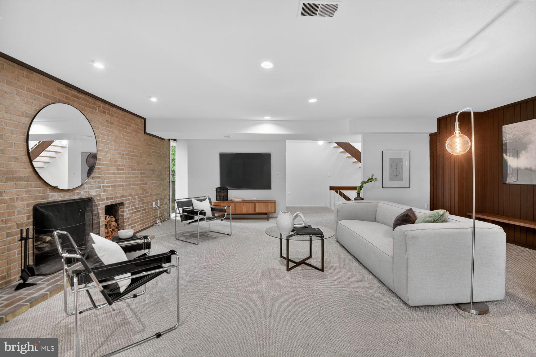 CARDEROCK SPRINGS - Residential