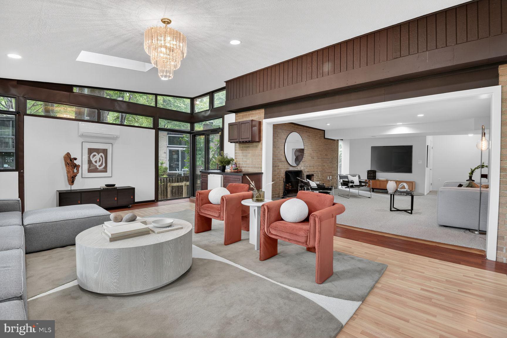 CARDEROCK SPRINGS - Residential