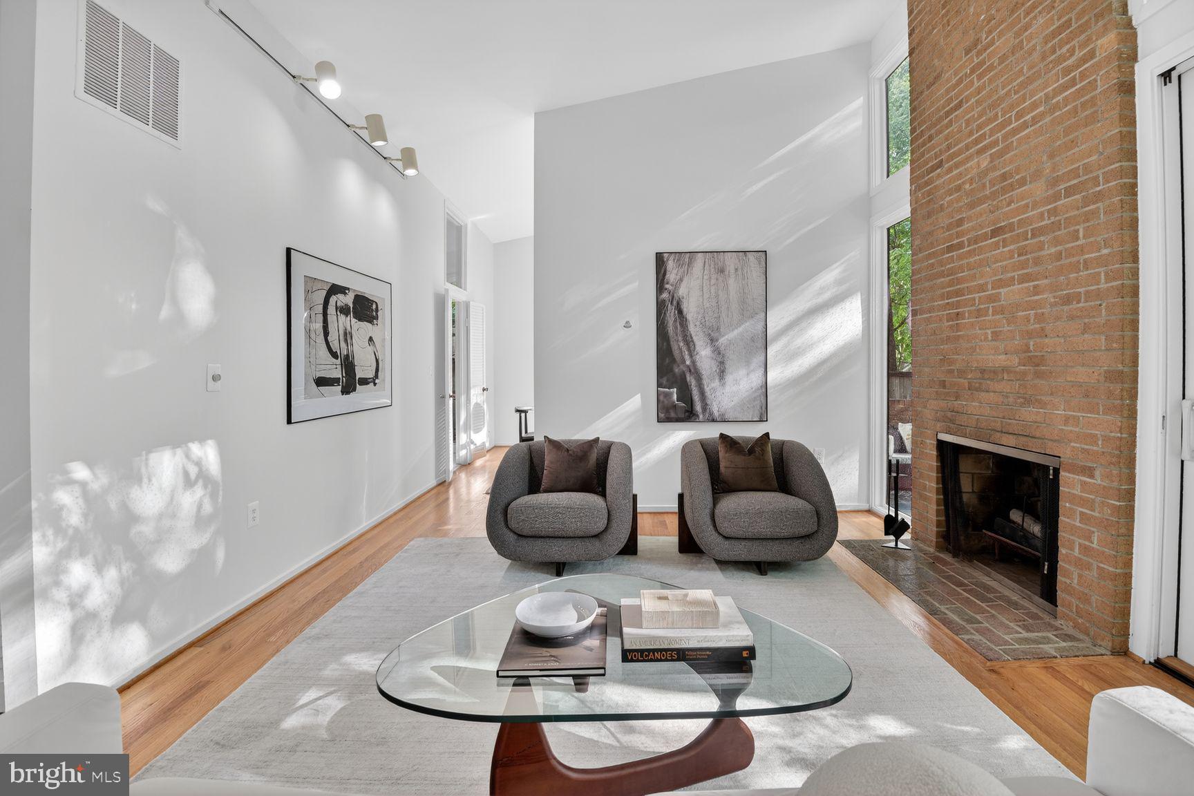 CARDEROCK SPRINGS - Residential
