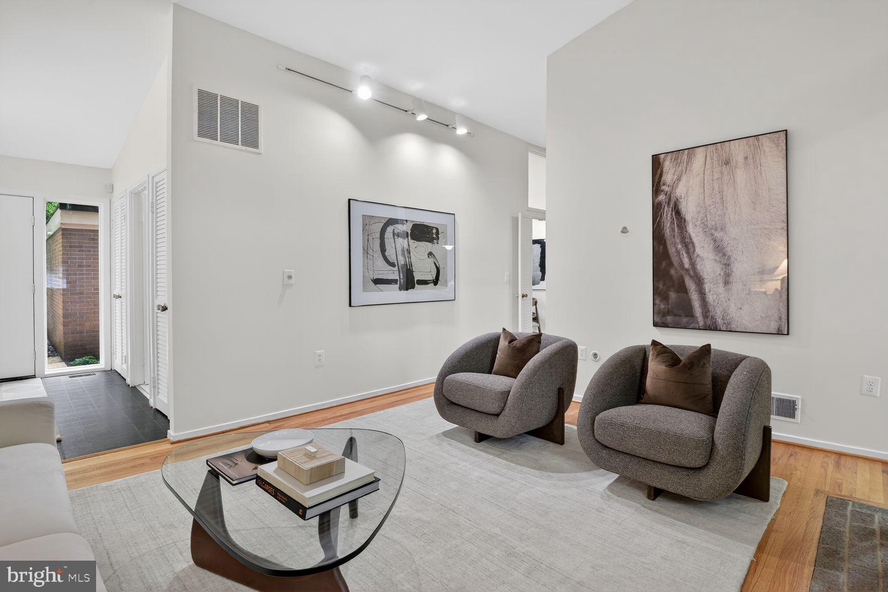 CARDEROCK SPRINGS - Residential