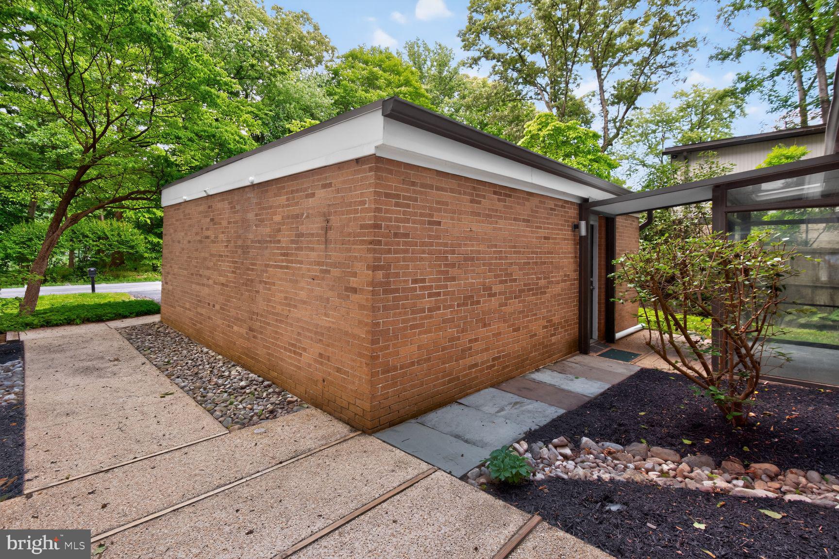 CARDEROCK SPRINGS - Residential