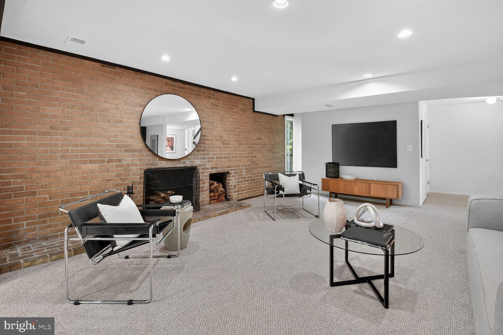 CARDEROCK SPRINGS - Residential