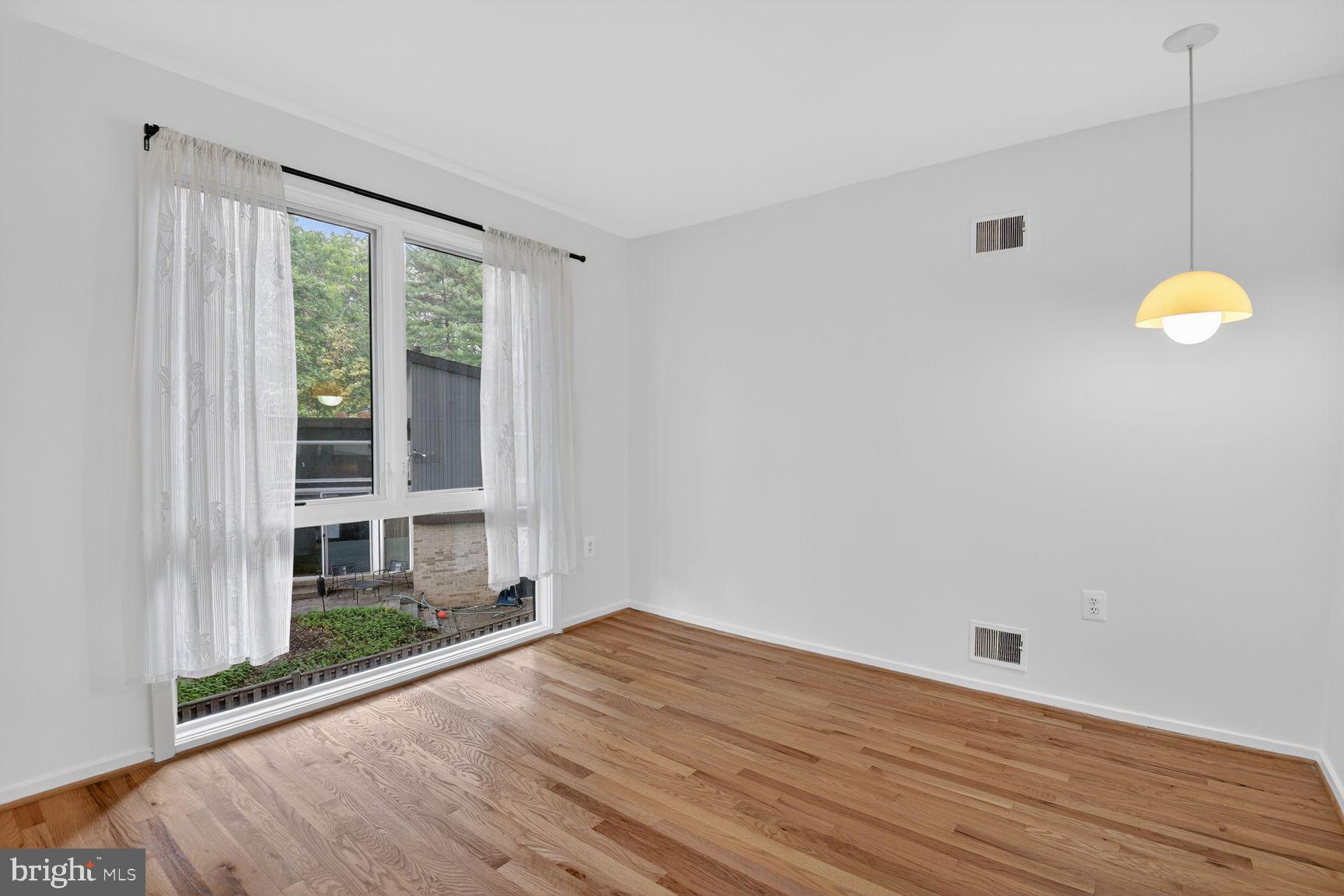 CARDEROCK SPRINGS - Residential