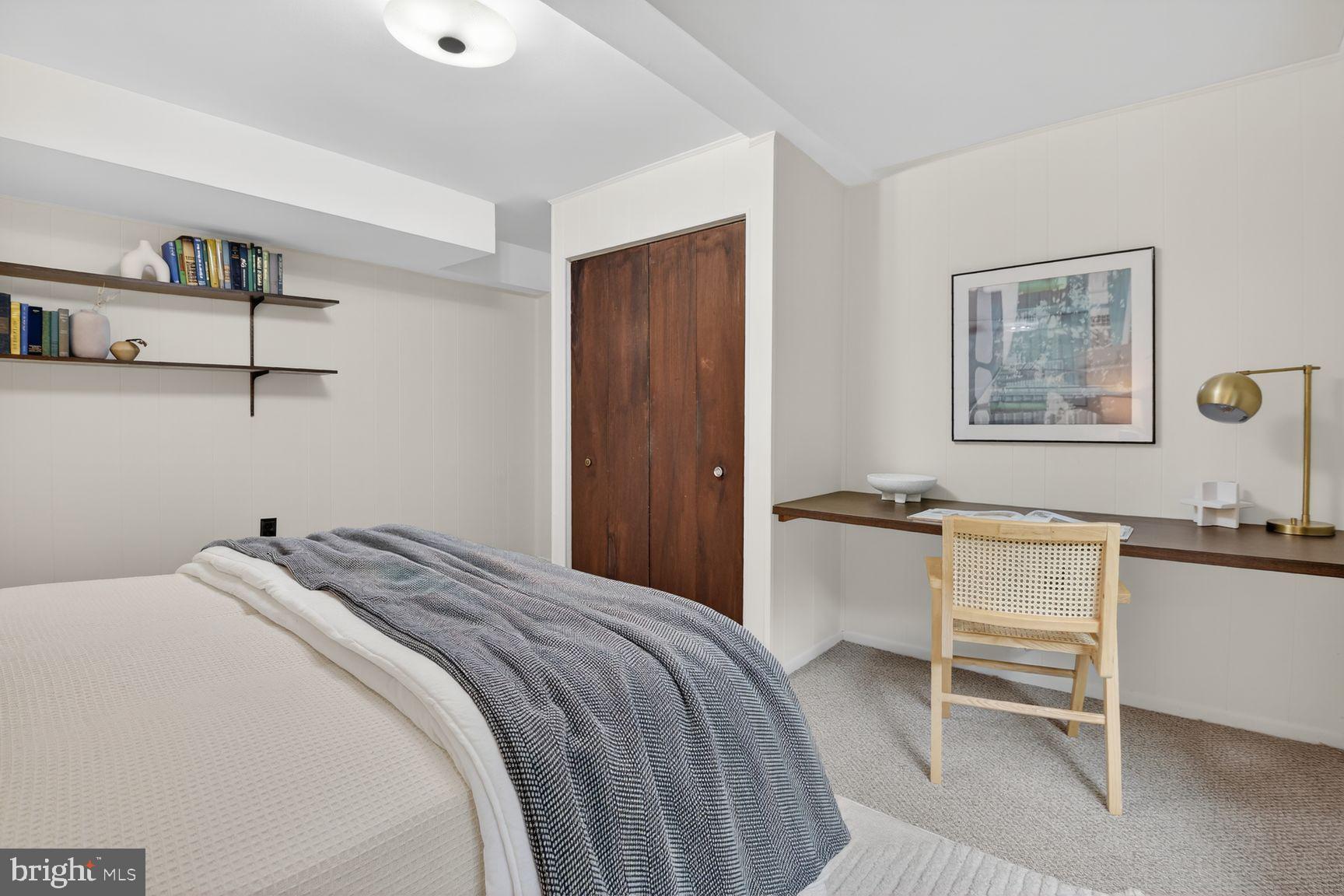 CARDEROCK SPRINGS - Residential