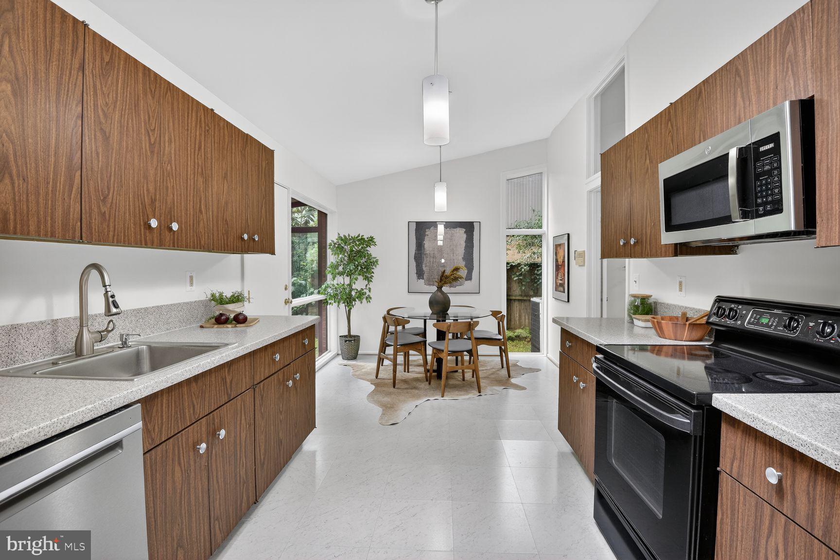 CARDEROCK SPRINGS - Residential