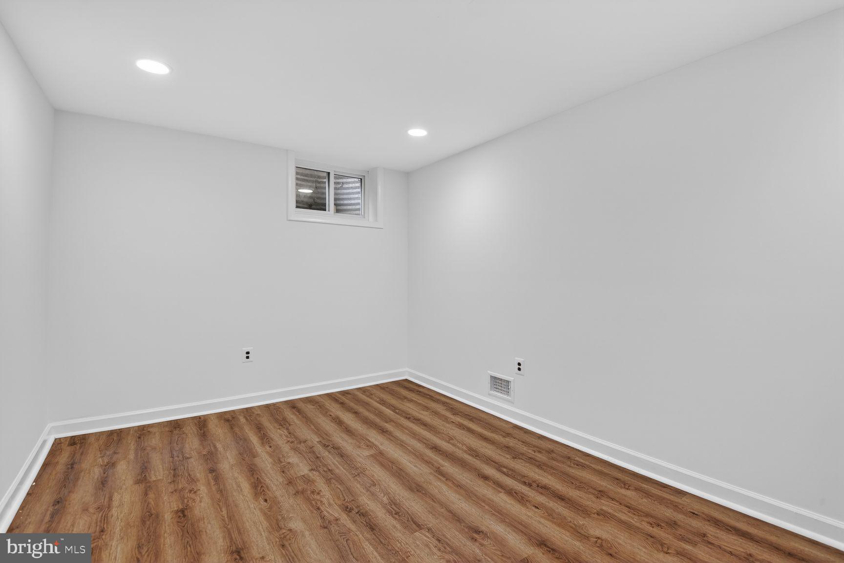CARDEROCK SPRINGS - Residential