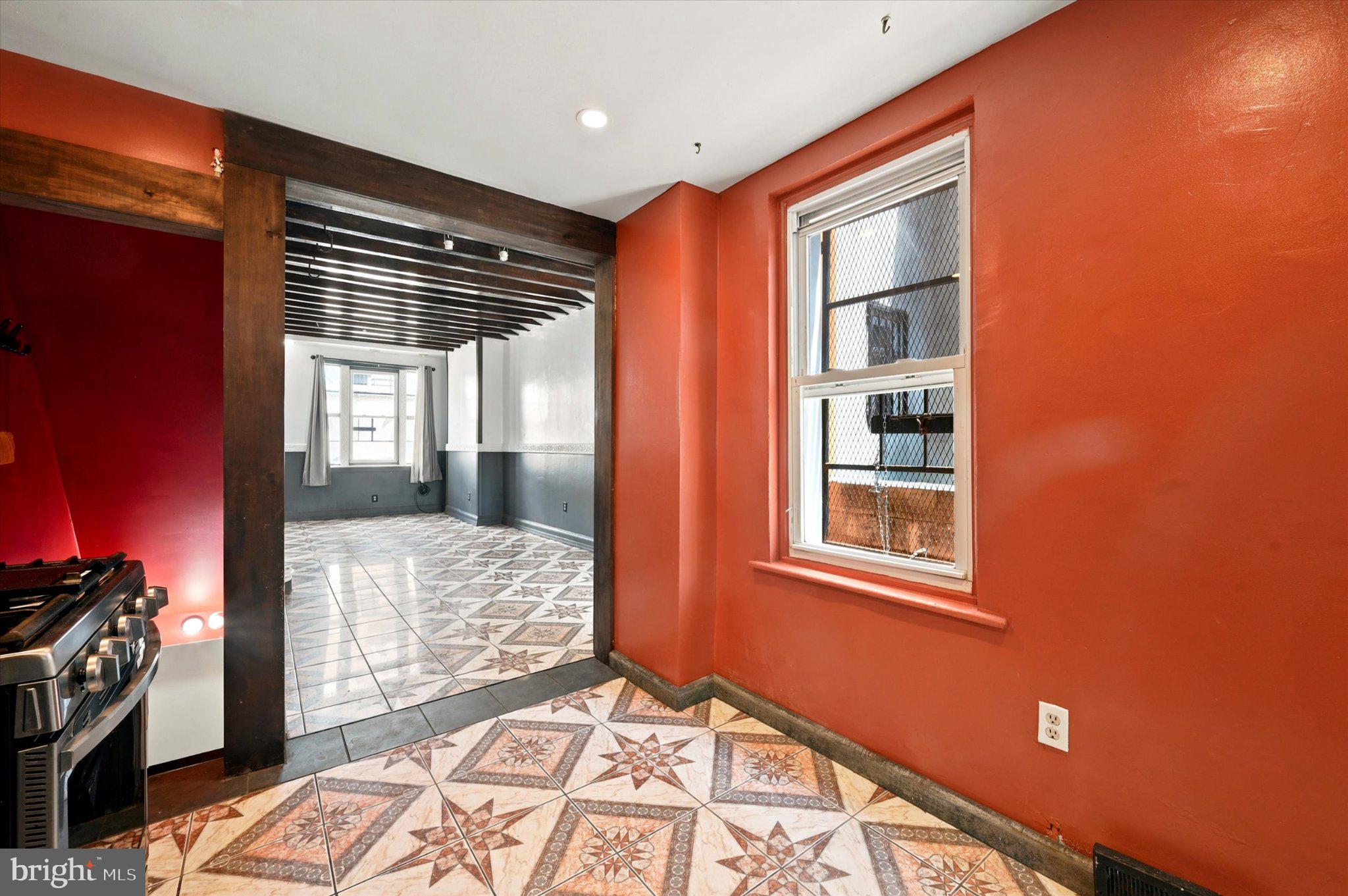 EAST KENSINGTON - Residential