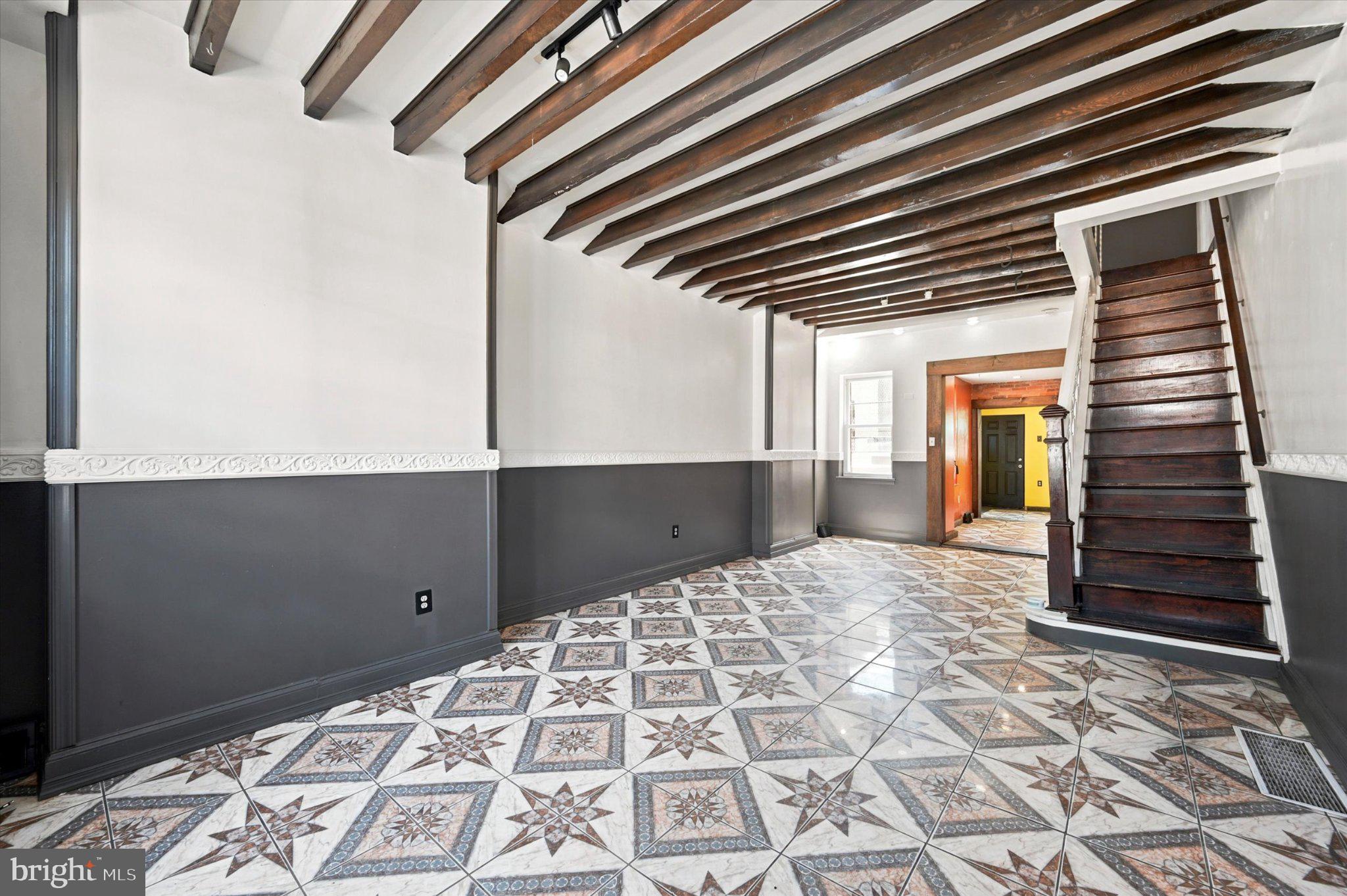 EAST KENSINGTON - Residential