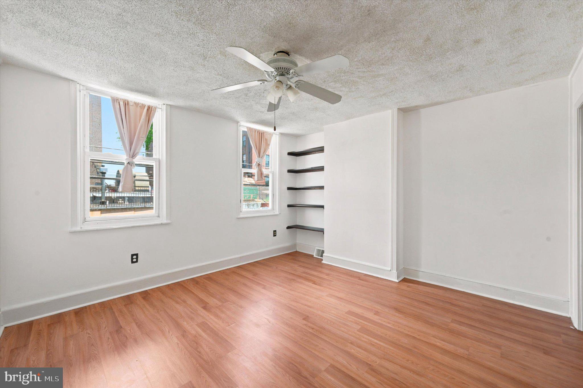 EAST KENSINGTON - Residential