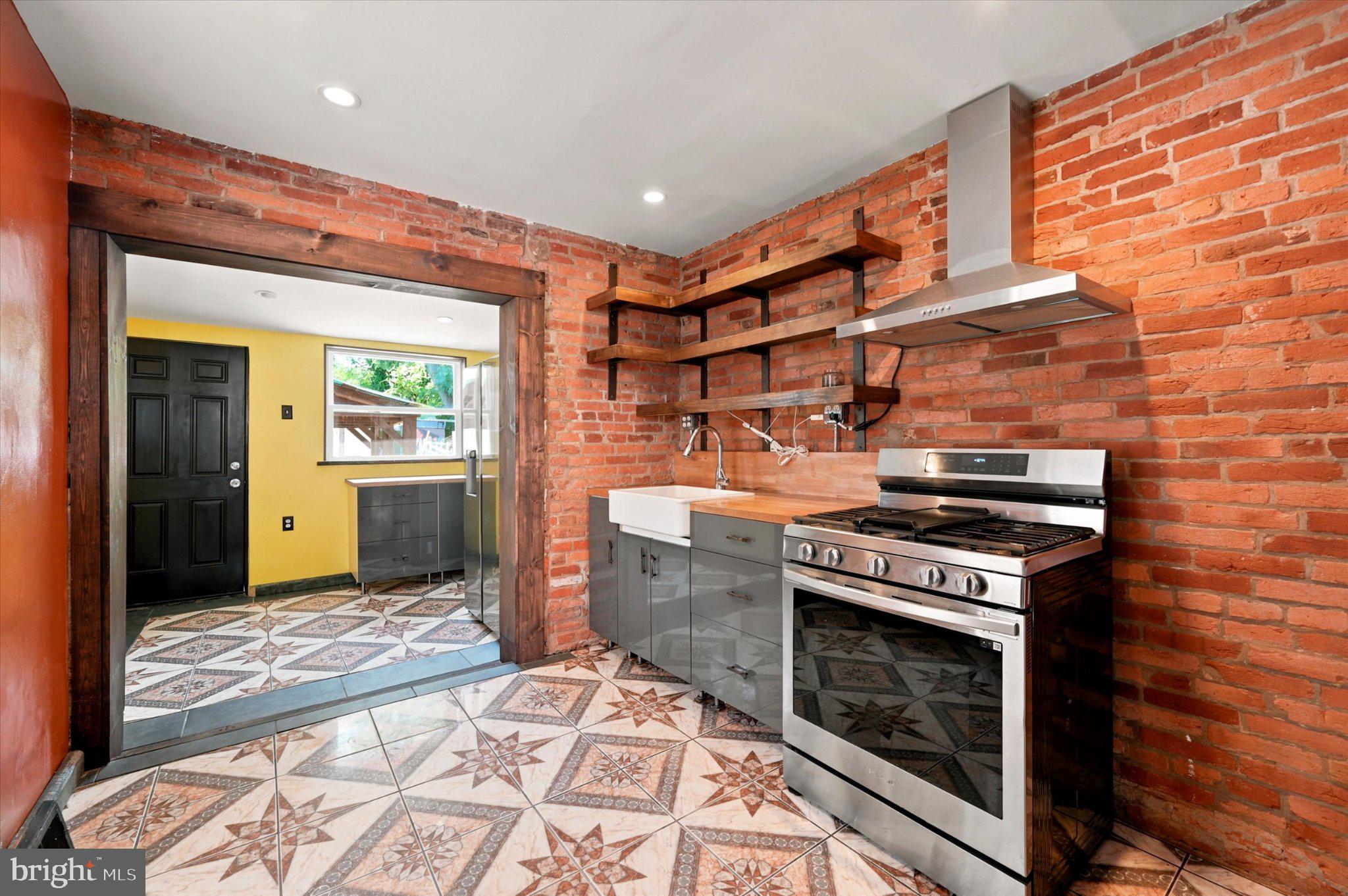 EAST KENSINGTON - Residential