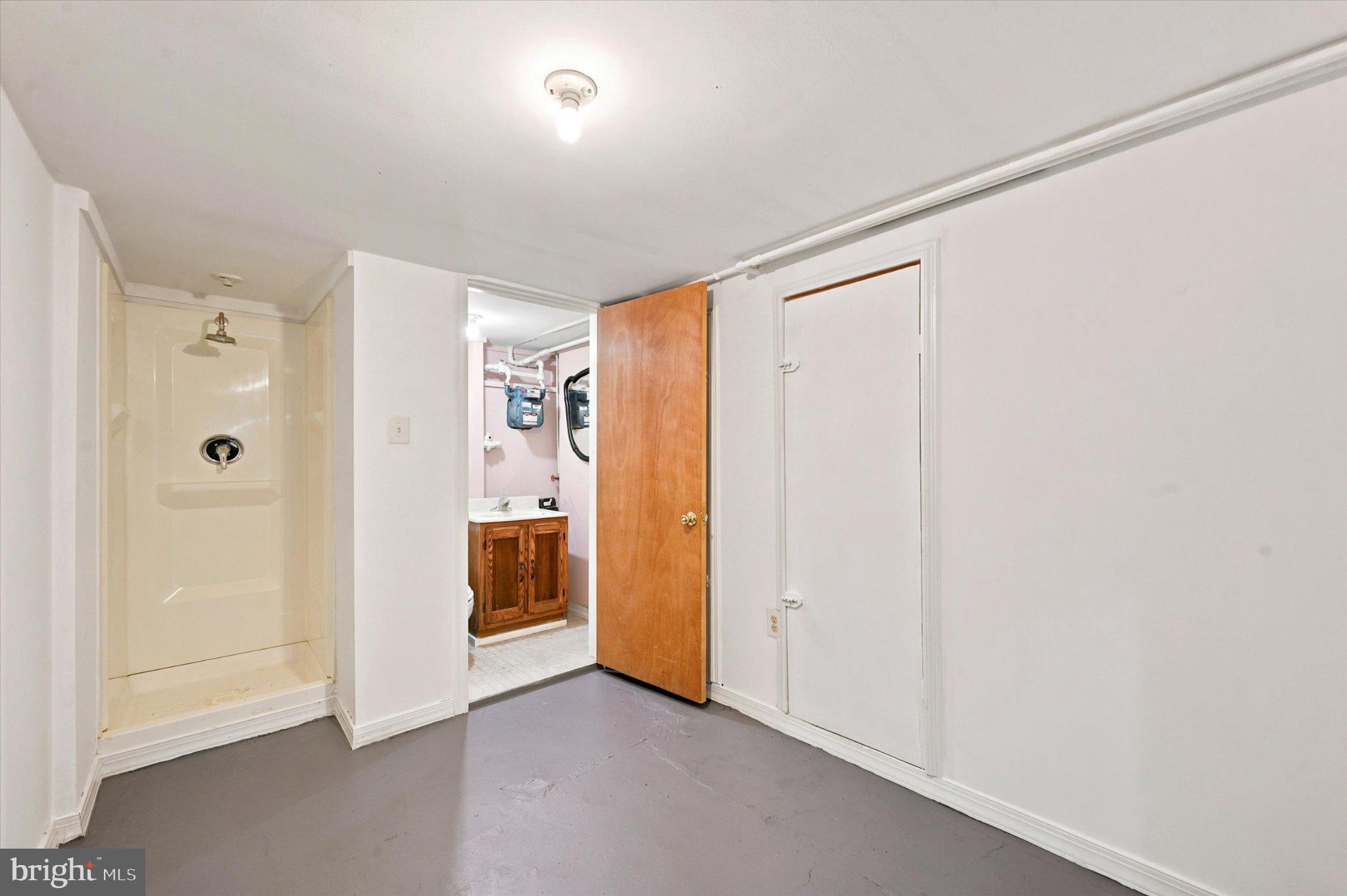 EAST KENSINGTON - Residential