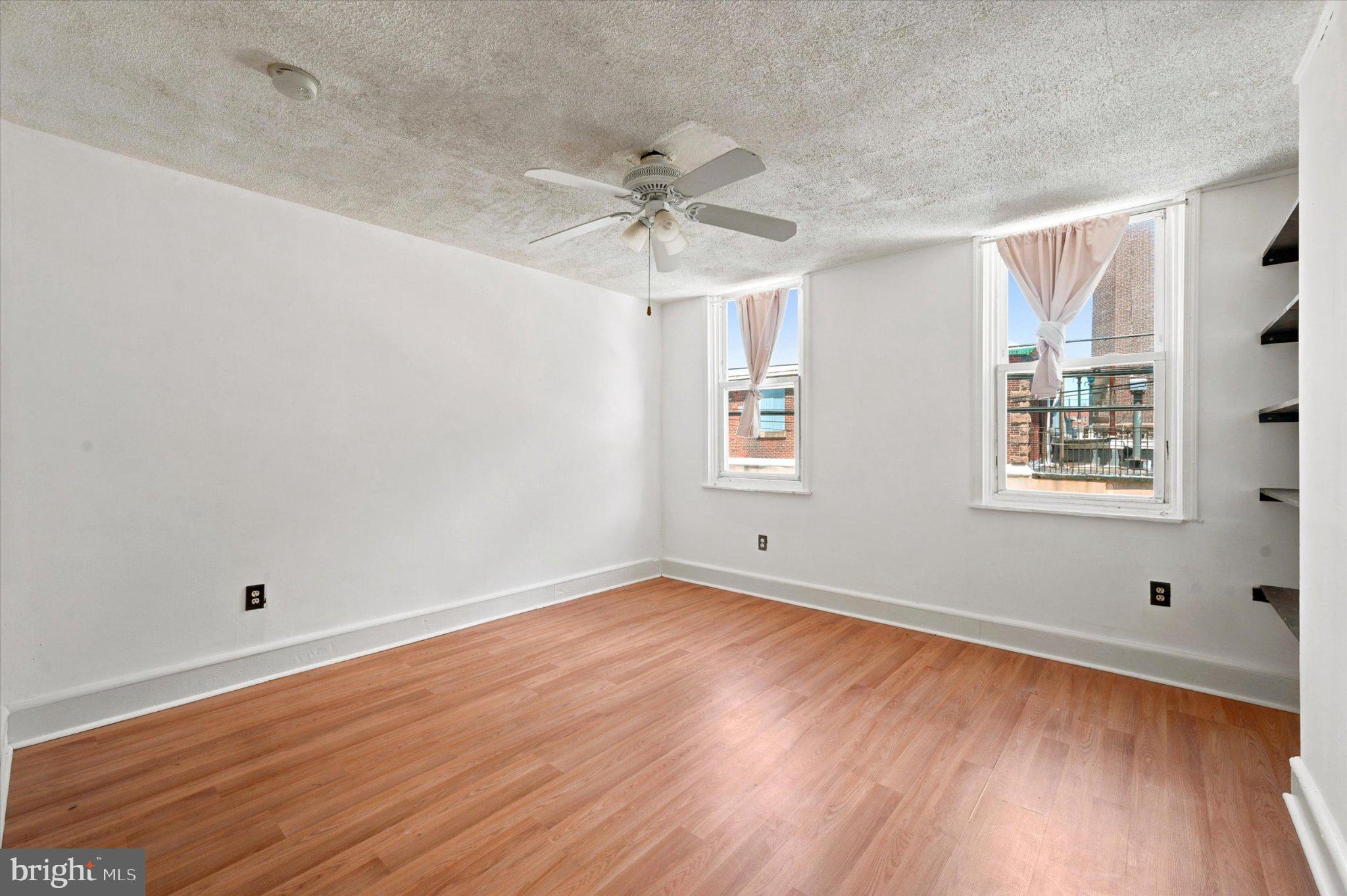 EAST KENSINGTON - Residential