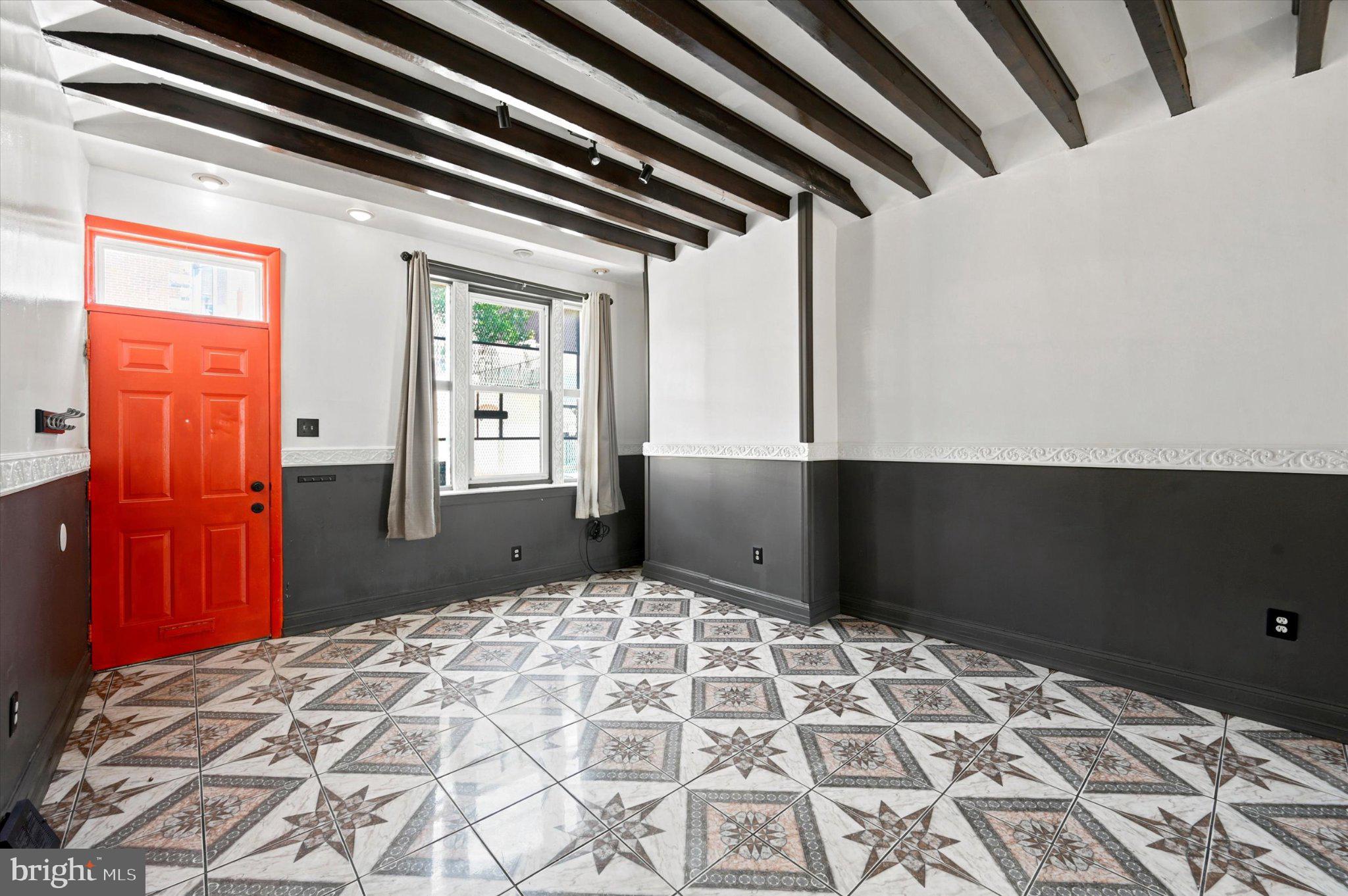 EAST KENSINGTON - Residential