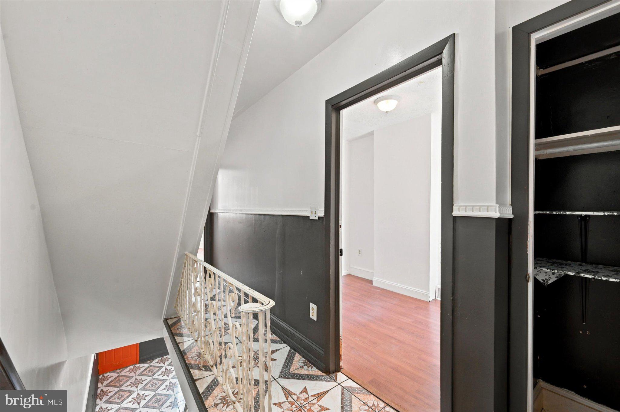 EAST KENSINGTON - Residential