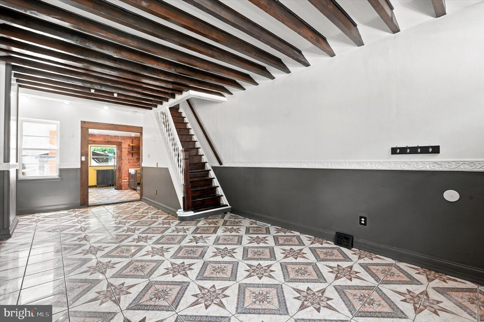 EAST KENSINGTON - Residential