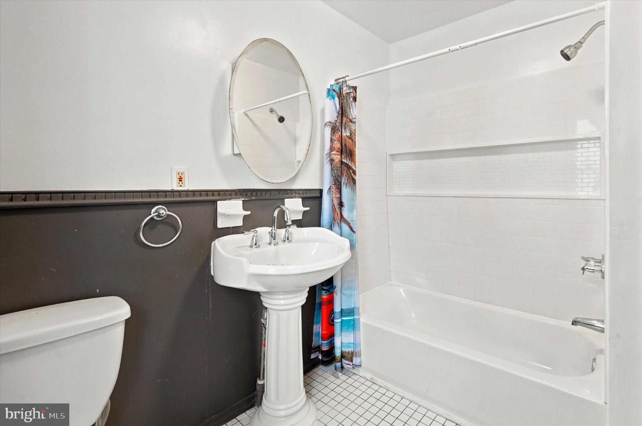 EAST KENSINGTON - Residential