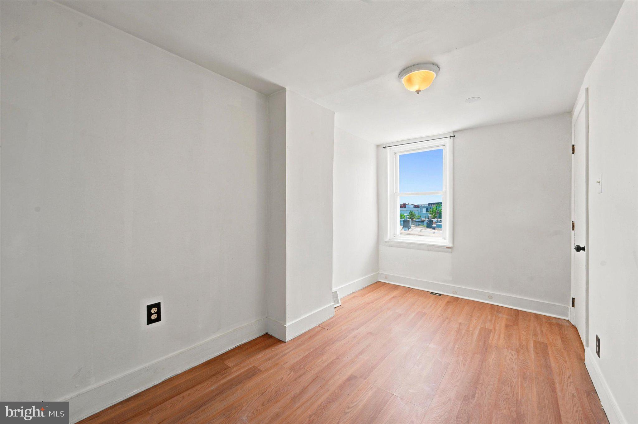 EAST KENSINGTON - Residential