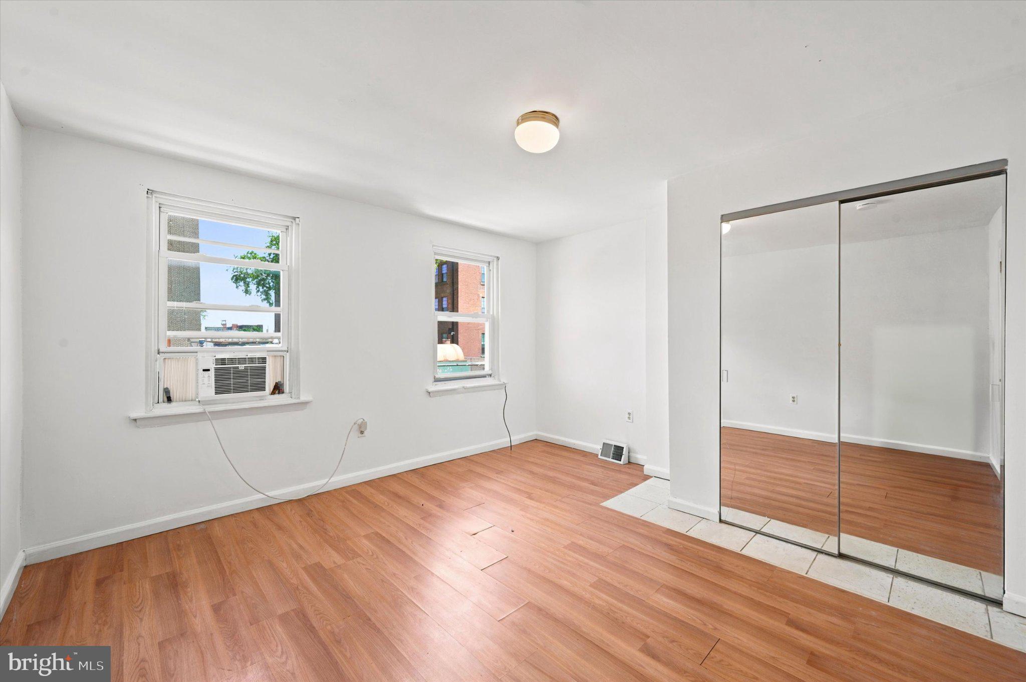 EAST KENSINGTON - Residential