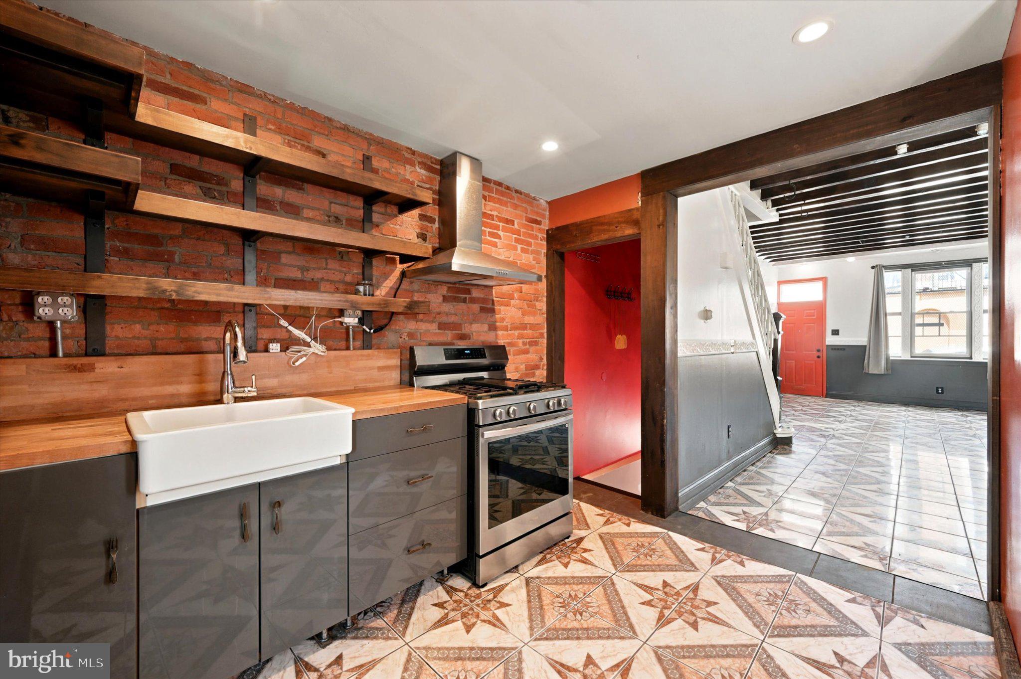 EAST KENSINGTON - Residential