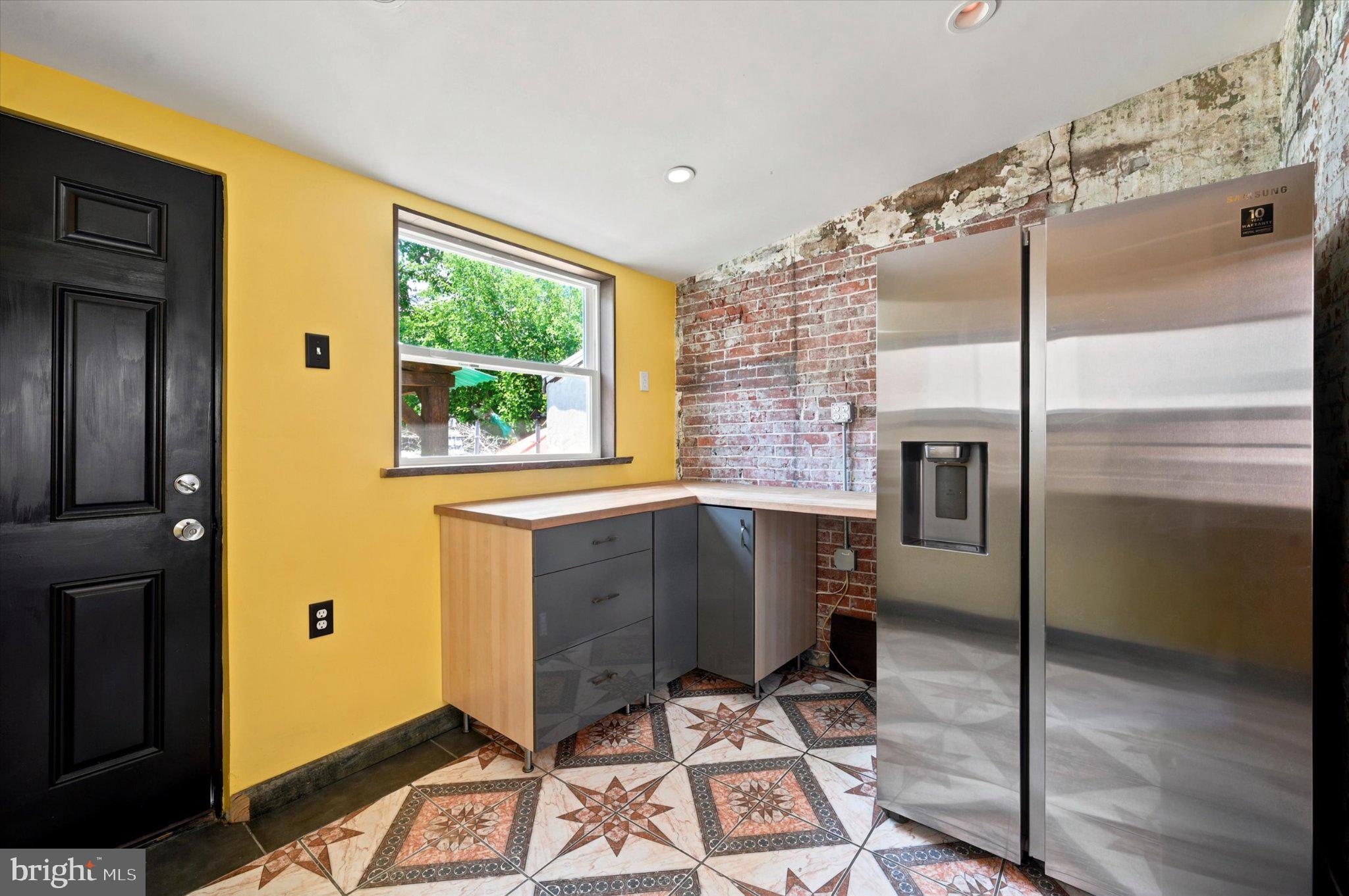 EAST KENSINGTON - Residential