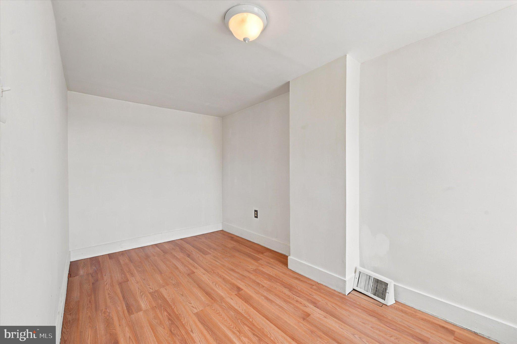EAST KENSINGTON - Residential
