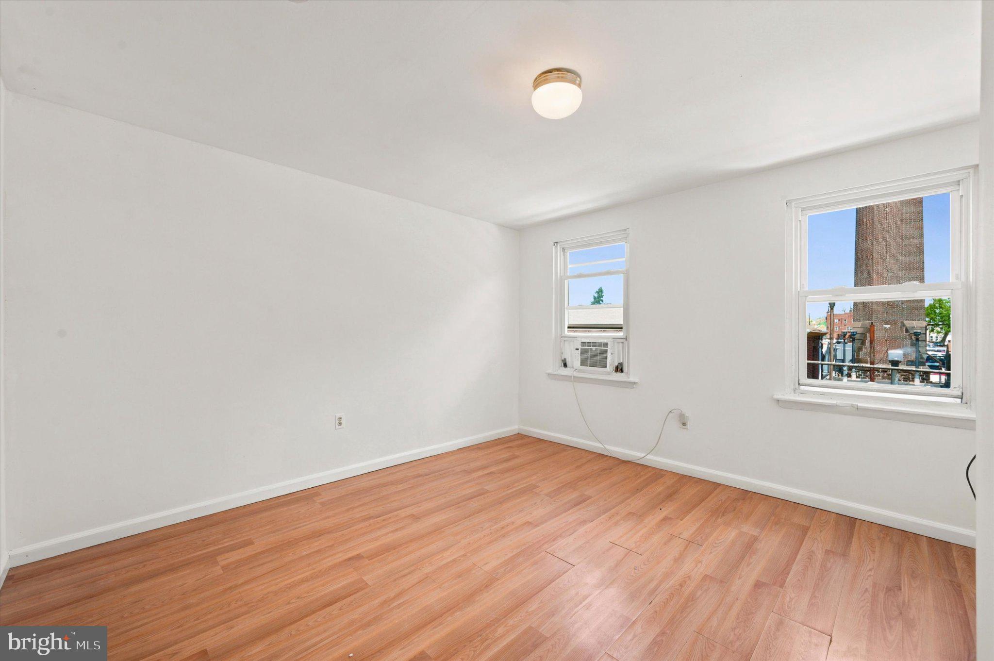 EAST KENSINGTON - Residential