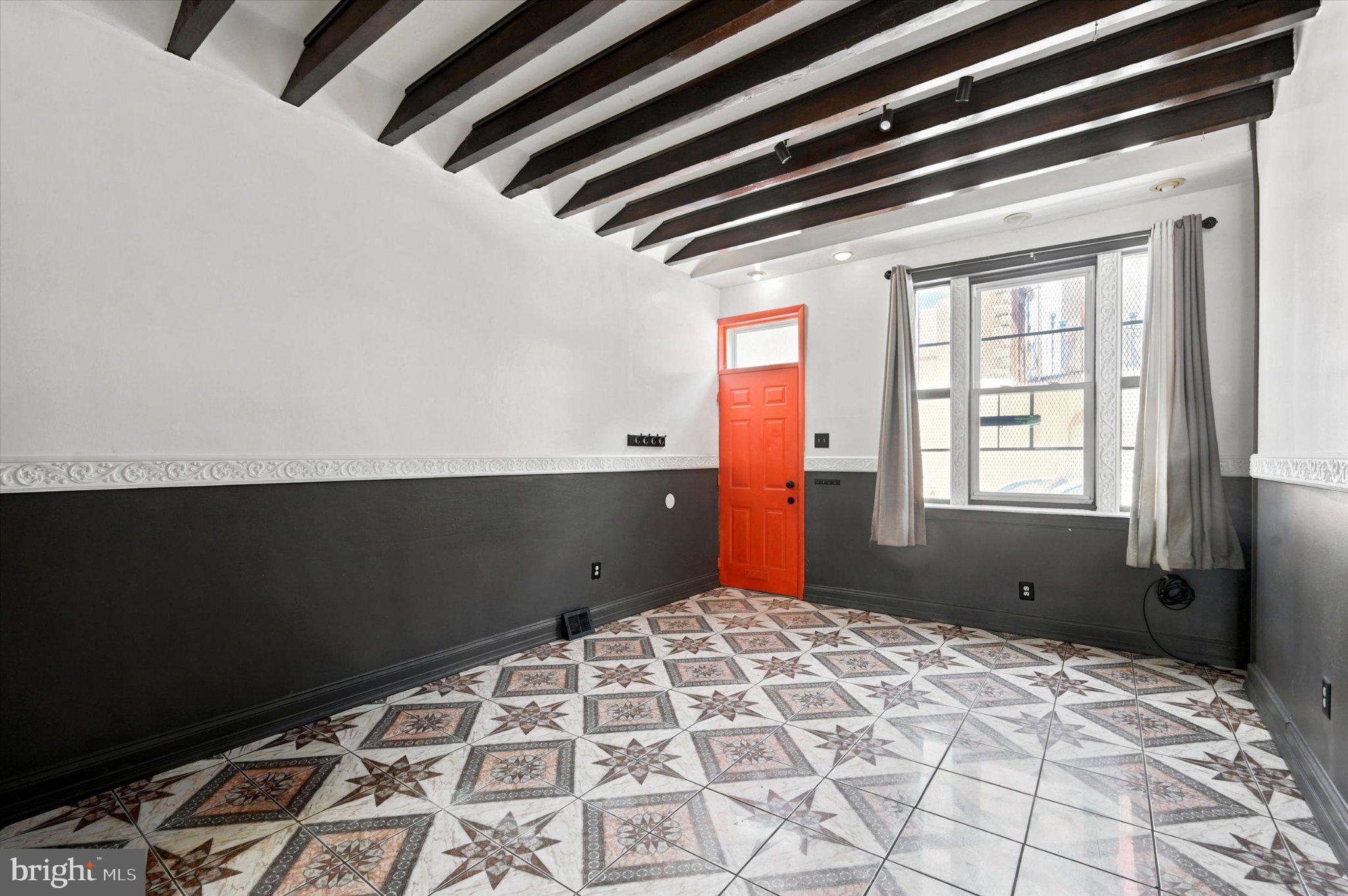 EAST KENSINGTON - Residential