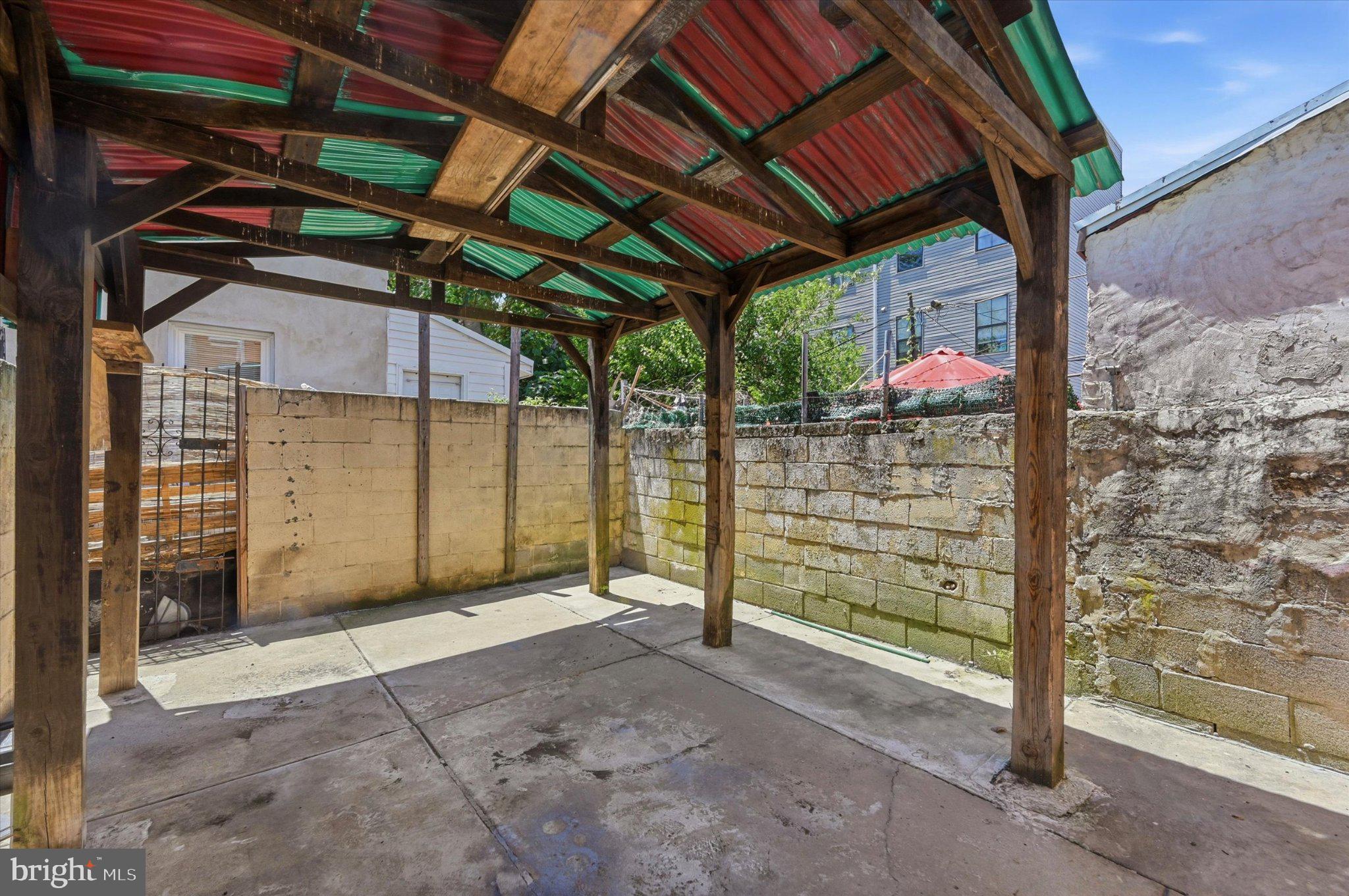EAST KENSINGTON - Residential