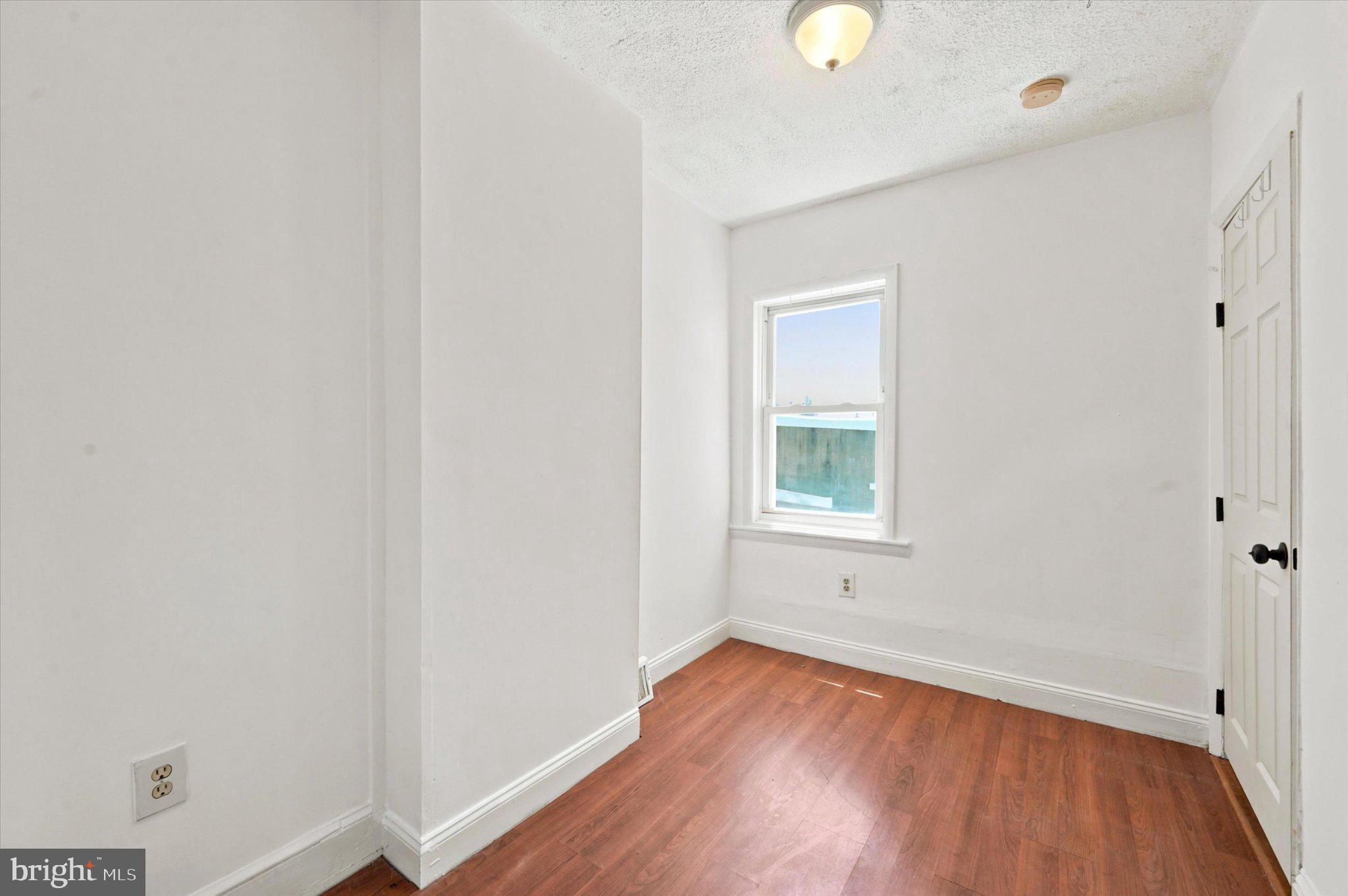 EAST KENSINGTON - Residential