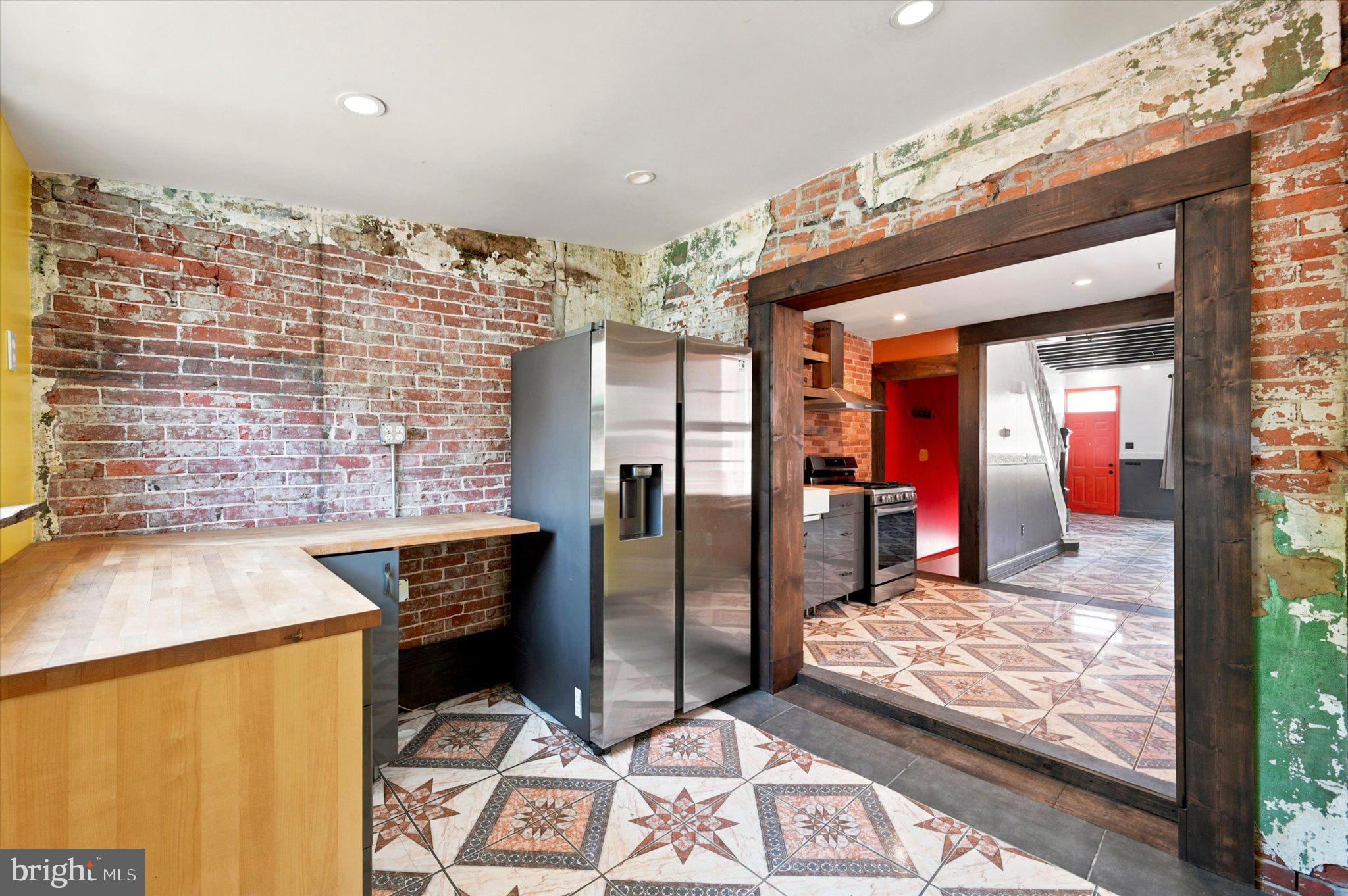 EAST KENSINGTON - Residential