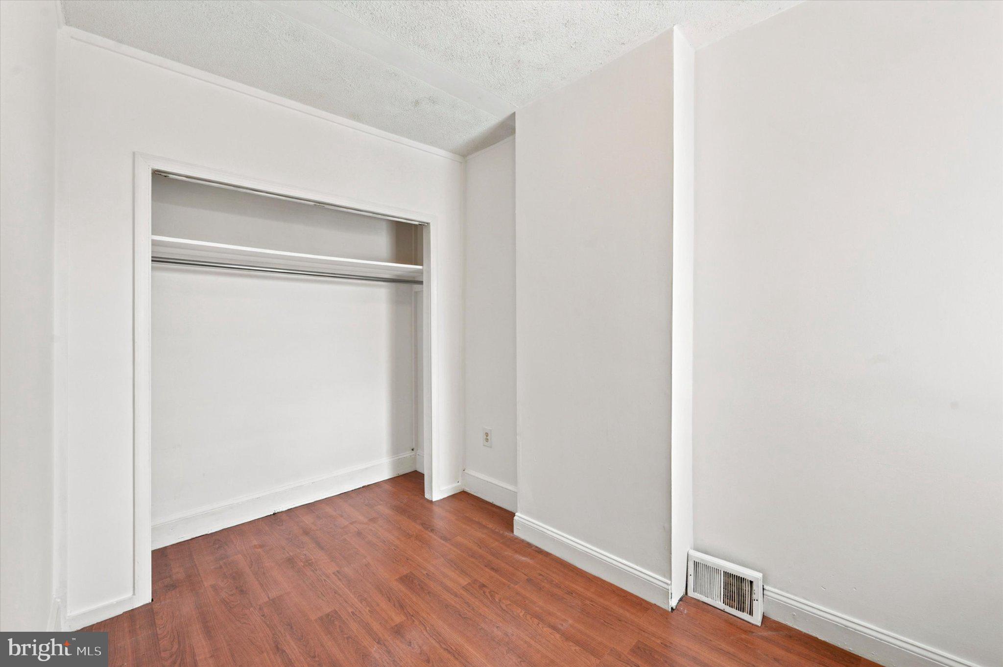 EAST KENSINGTON - Residential