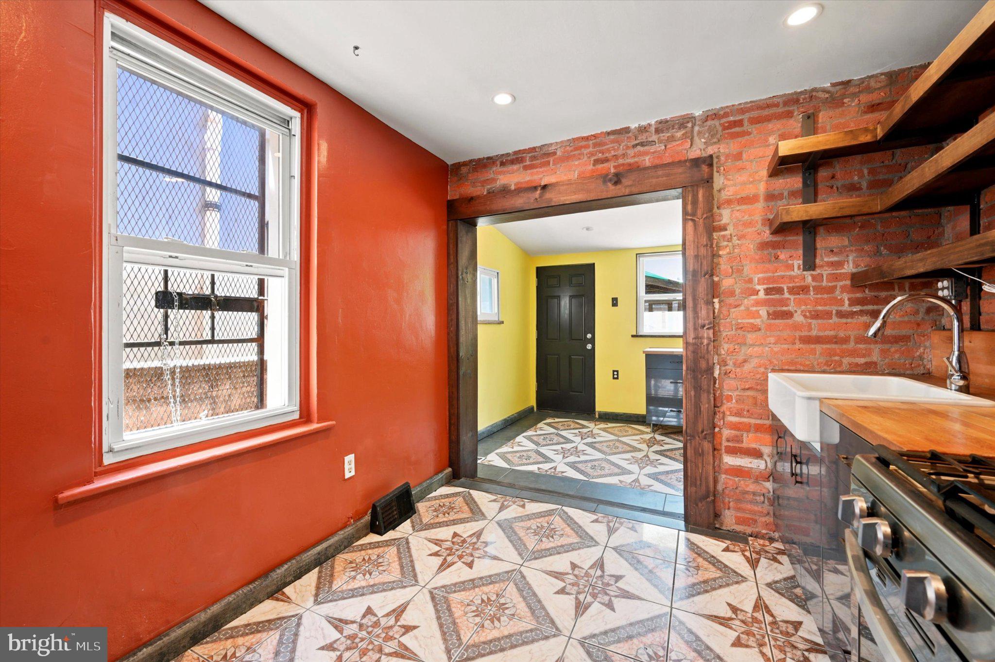 EAST KENSINGTON - Residential