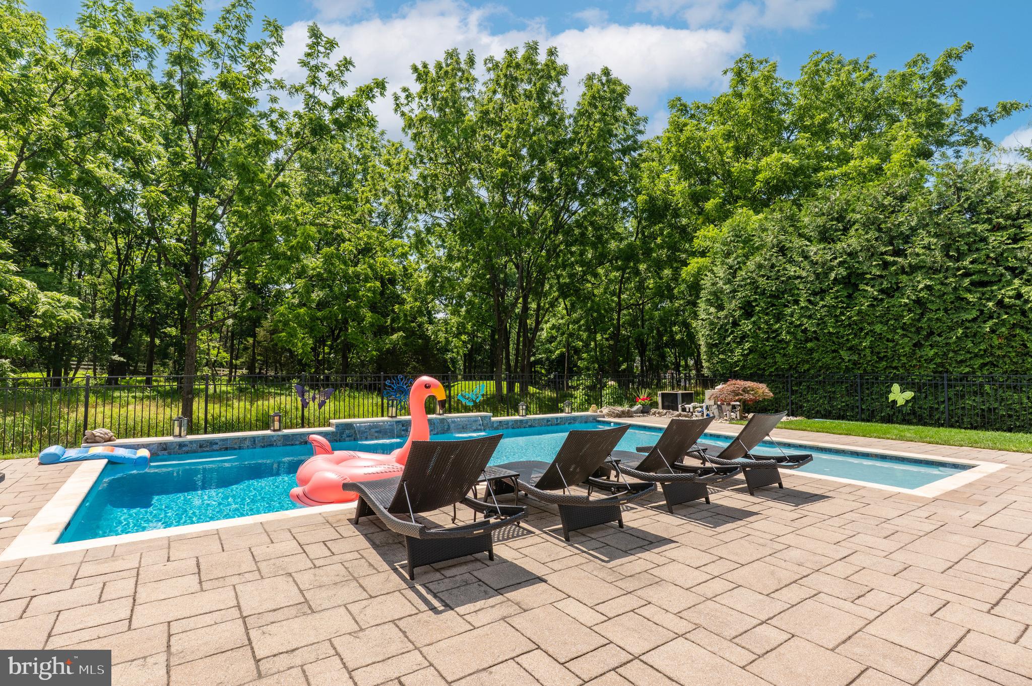 HUNTERS RUN - Residential