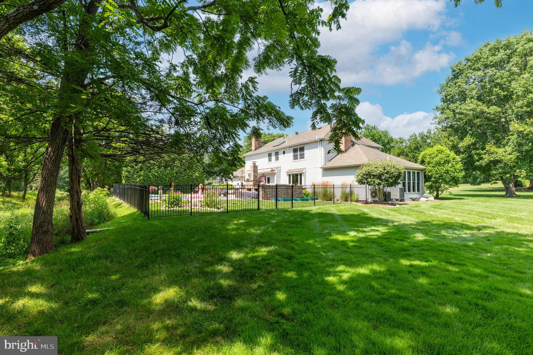 HUNTERS RUN - Residential