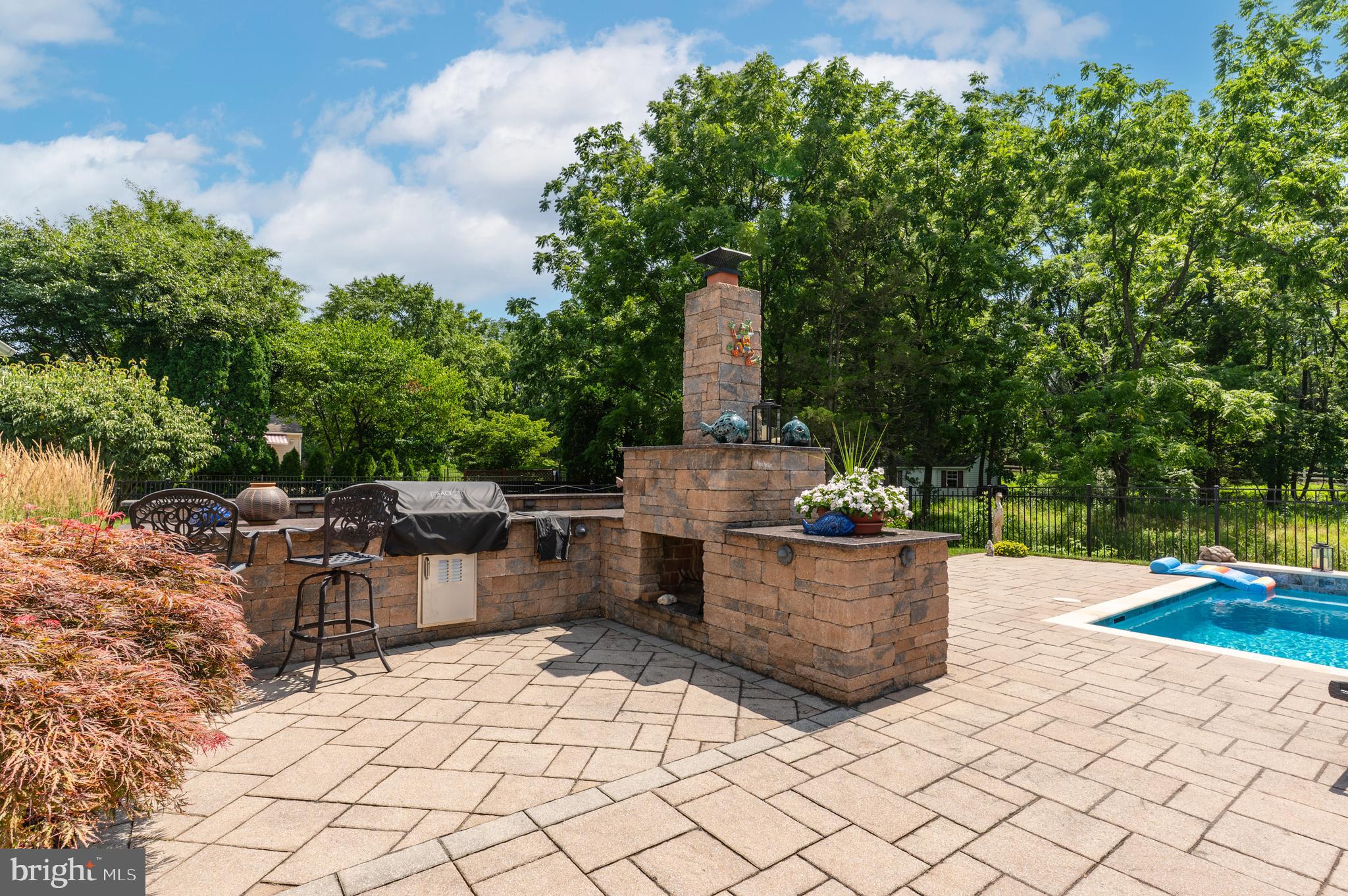 HUNTERS RUN - Residential