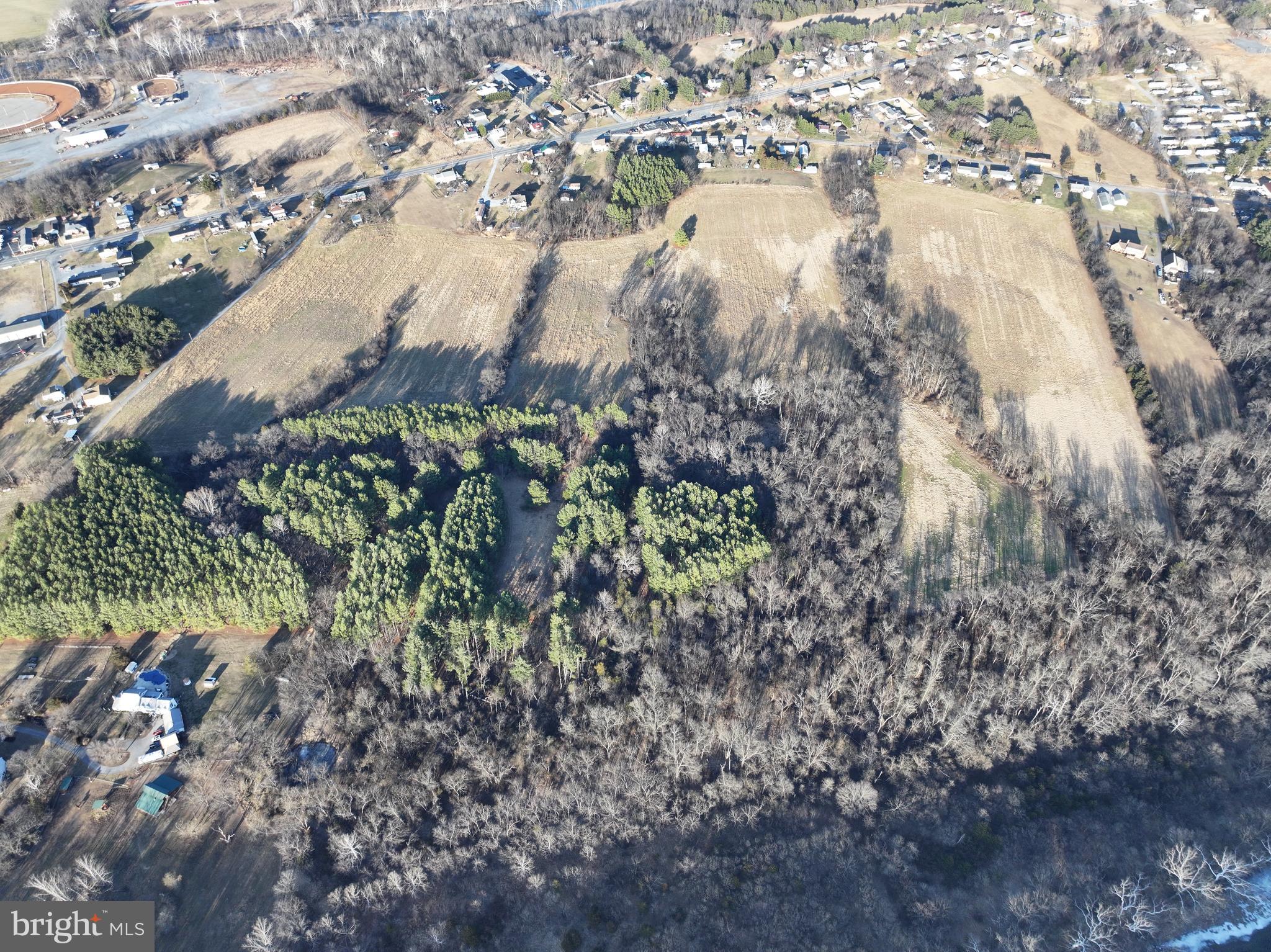 90 Acres  zoned EC.  The southern portion fronts along the Conocheague Creek.  Minutes to the Interstate.
This property fronts along Route 40.  This property possibly could be estate homes or semi detached
homes with potential road access.   This could also be a dream of a stately home with the water.  But
yet convenient to town.  This is truly a rare find.  Potential for single family or 4 lot sub division.
Price based on recent apprasial