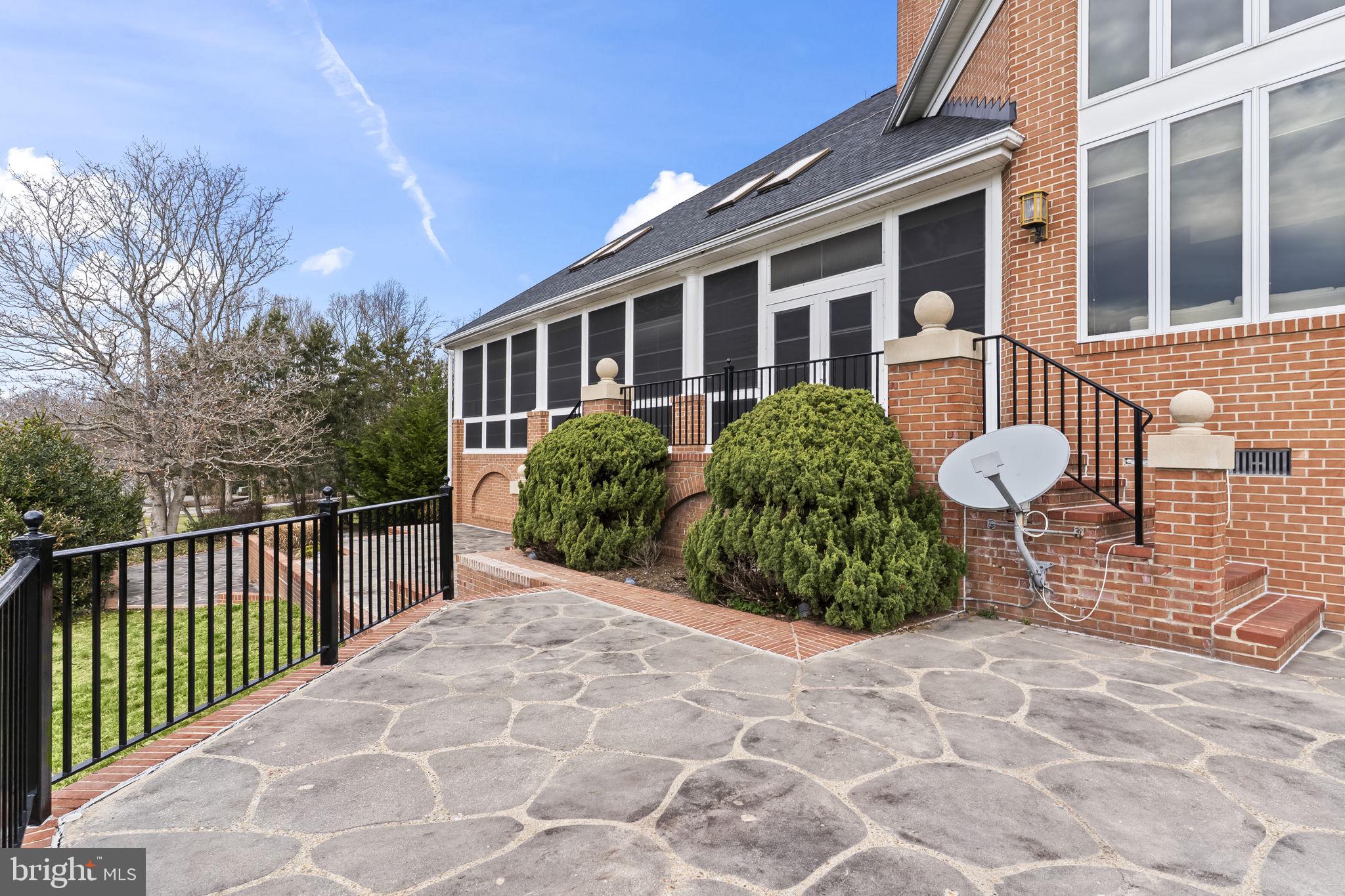 OLD SOUTH COUNTRY CLUB - Residential