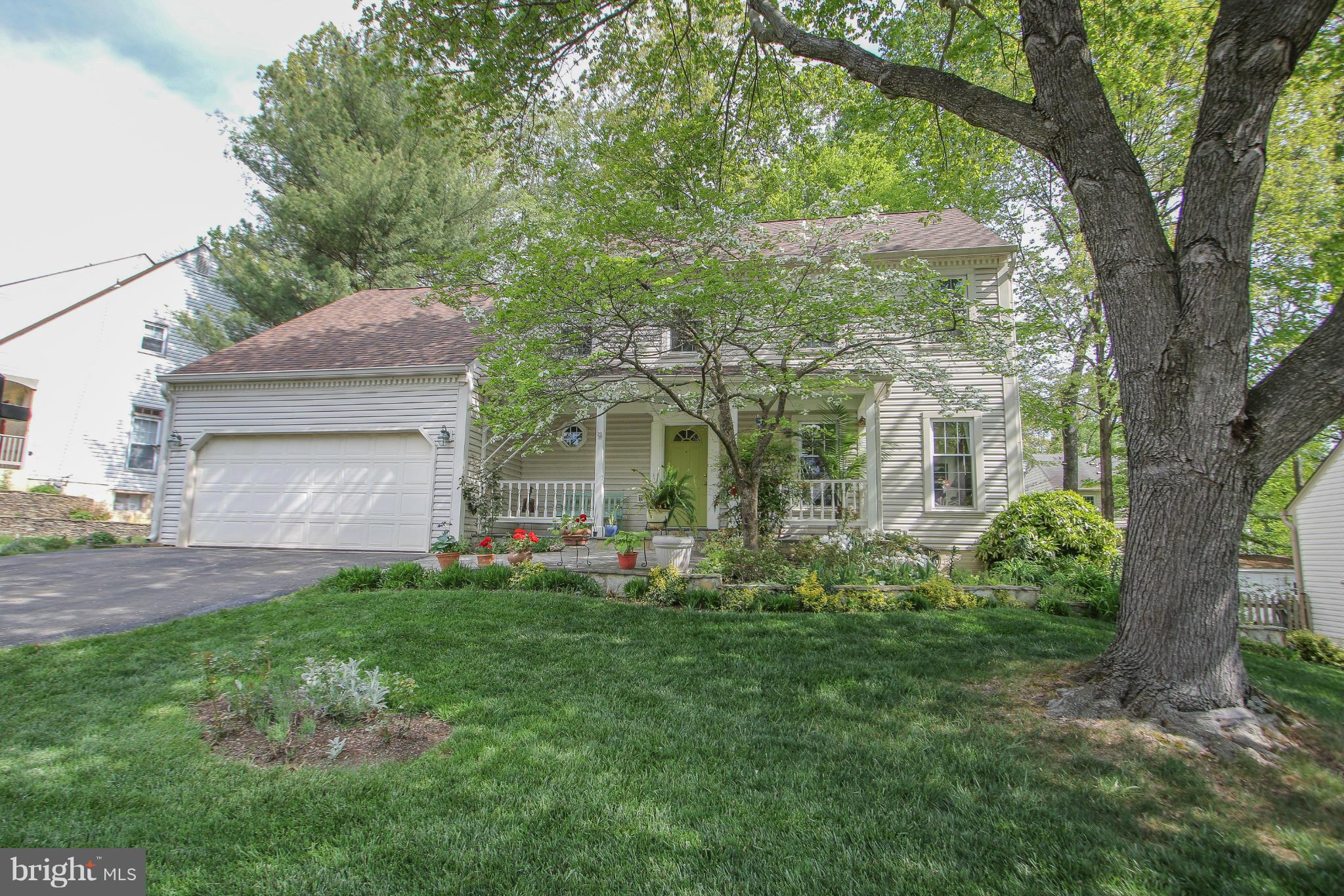 Amazing SFH in Southport! New roof, landscaping, & stone frnt porch welcome u home. Main lvl open concept w/ gleaming hdwds. Formal liv/din rm flow thru gourmet kit w/ Granite, SS, island, & butler pantry. Off from kit is vast & bright fam rm w/ custom built ins, pre wire SS, & skylight. Upper lvl MA w/ walk in & private BA w/ 2 sinks. Bsmt rec rm walks up 2 oasis yd w/ tiered deck & Hybrid HVAC