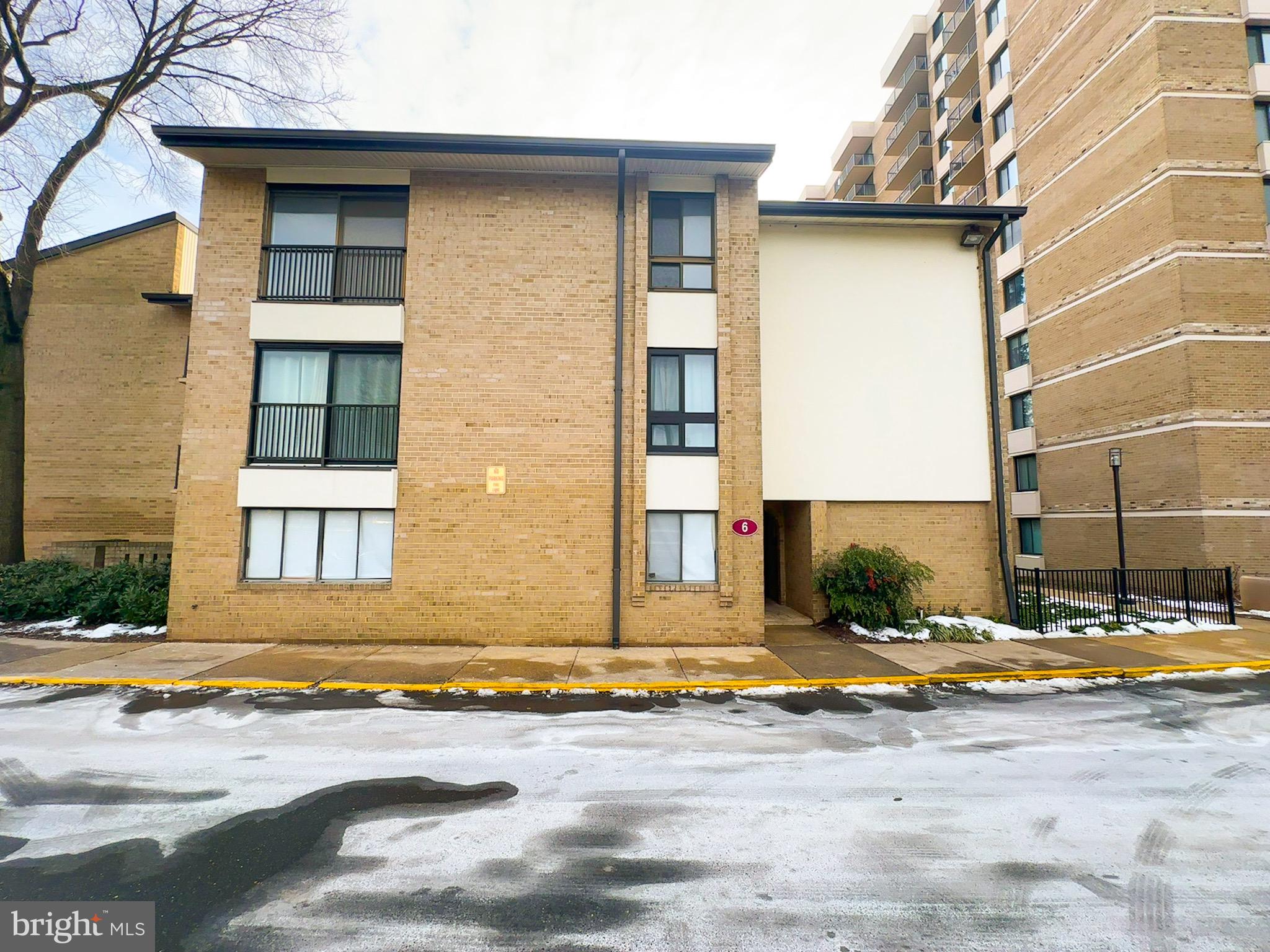 AMERICANA CENTRE - Residential Lease